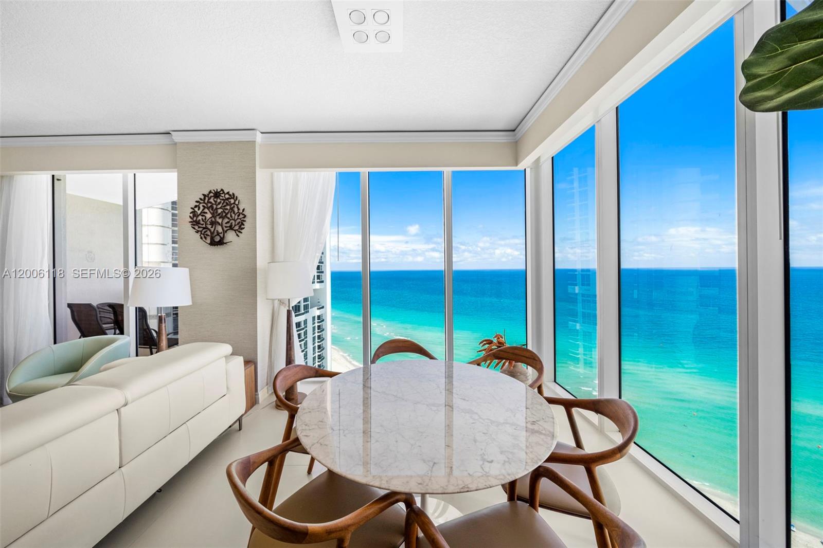 TRUMP INTERNATIONAL SONES - Residential