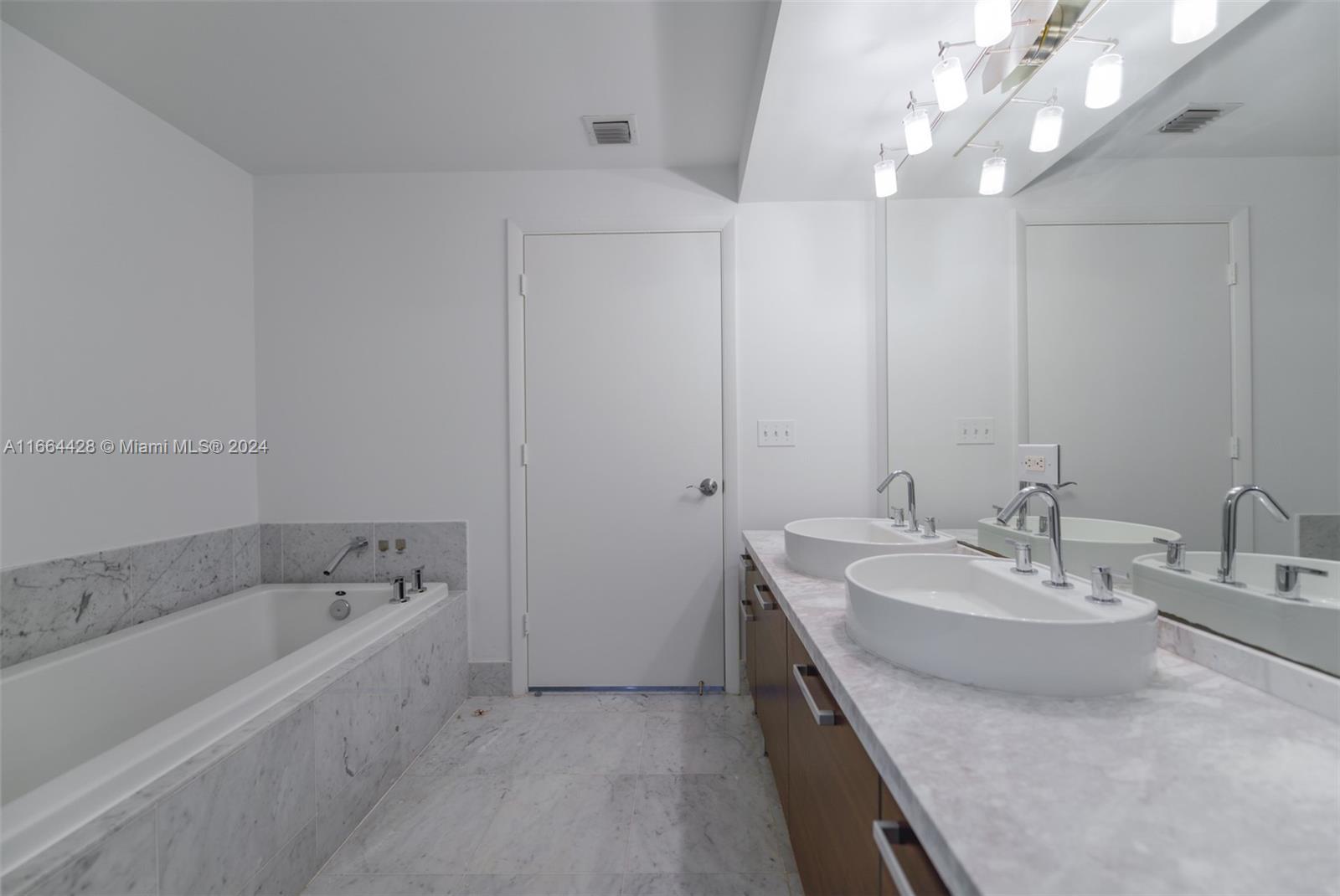 VIZCAYNE SOUTH CONDO - Residential