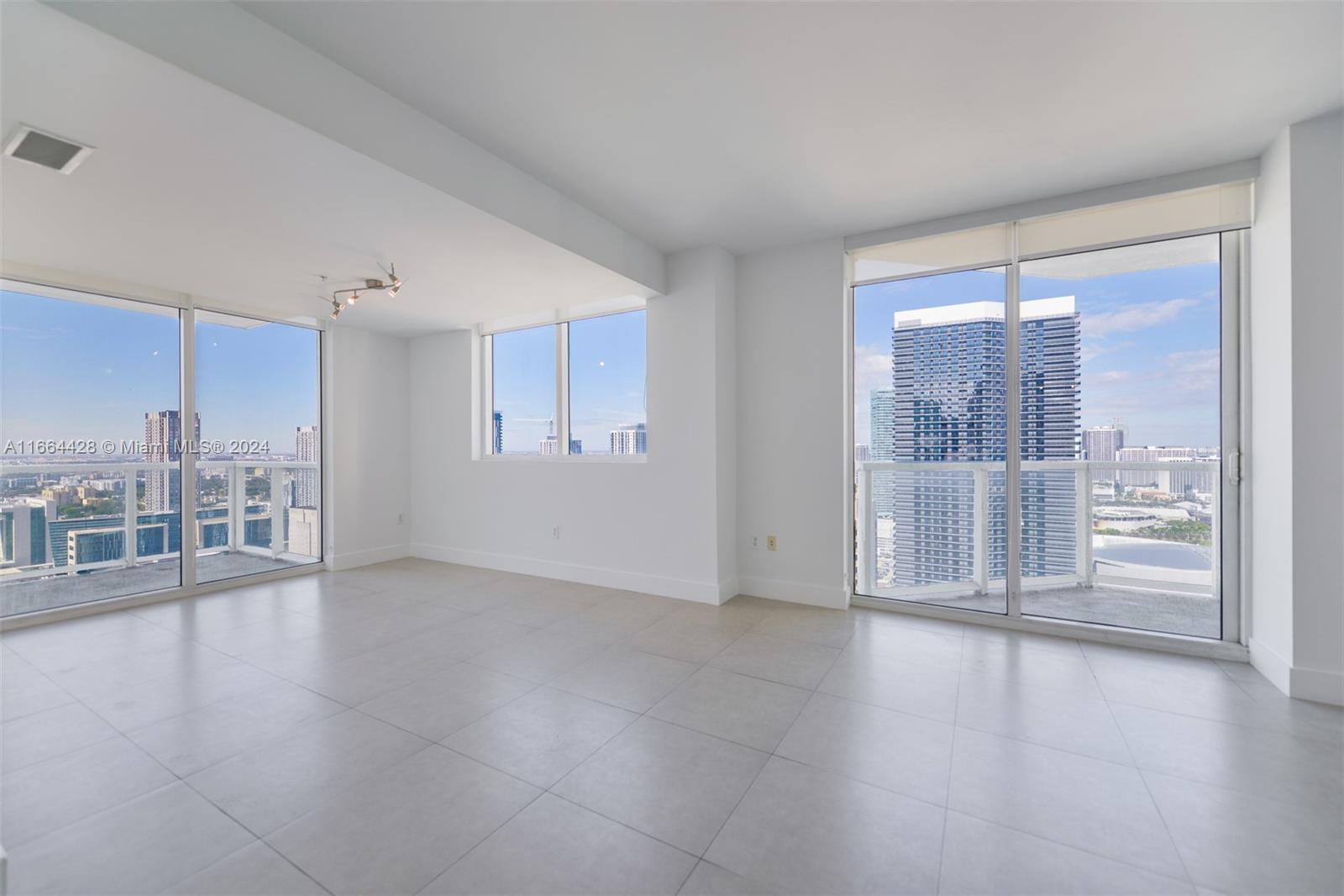 VIZCAYNE SOUTH CONDO - Residential