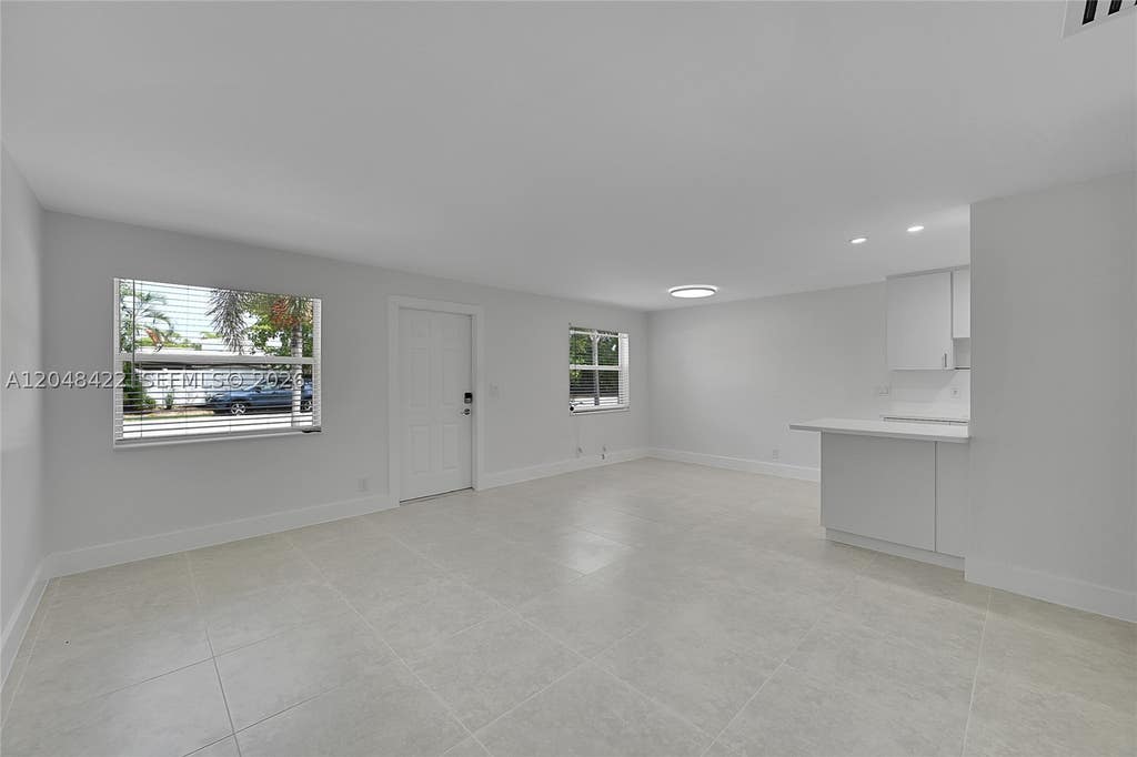 Photo of 810 SW 12th Ct #810, Fort Lauderdale, FL 33315 (MLS # A12048422)