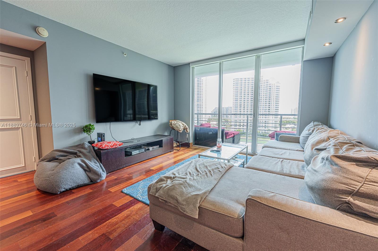 335 S Biscayne Blvd 1207