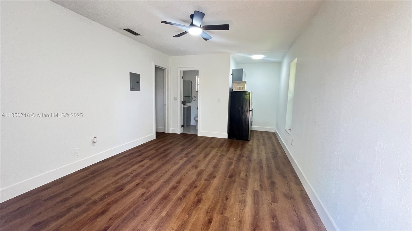 For rent: Renovated studio with 1 bathroom in the heart of Allapattah, featuring stainless steel appliances, granite countertops, washer and dryer inside the unit, one assigned parking space, and a shared backyard green area. This move-in-ready unit offers modern finishes throughout and is ideally located just minutes from Wynwood, Downtown Miami, and major highways. Don’t miss this great opportunity to live in a vibrant and centrally located Miami neighborhood.
