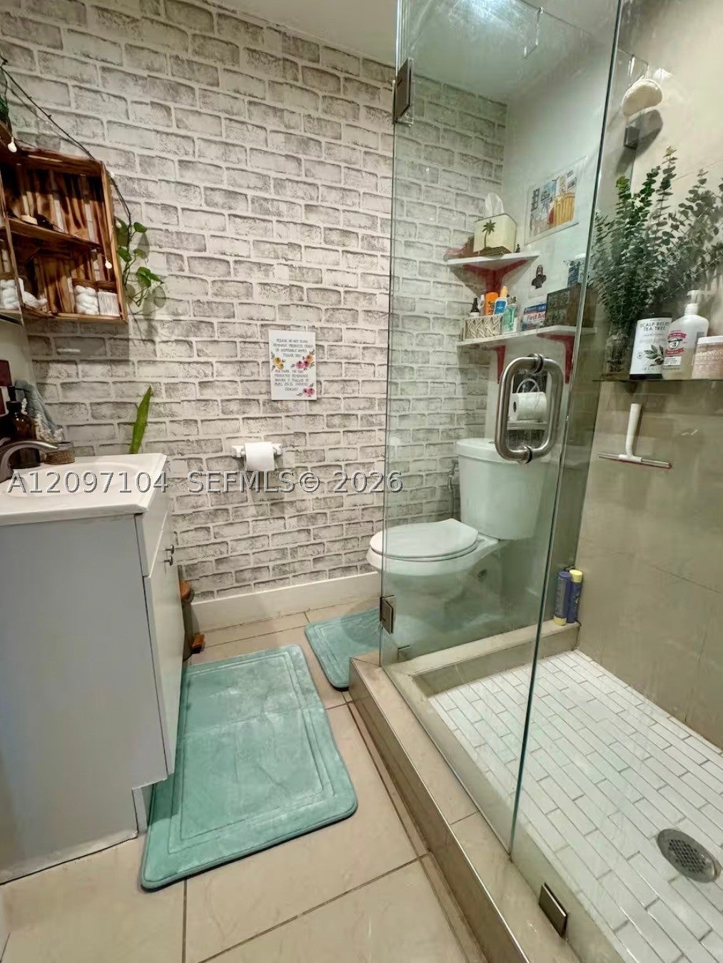 170 NW 18th Ct