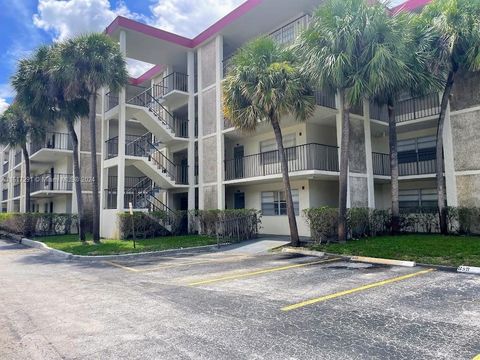 A home in Lauderdale Lakes