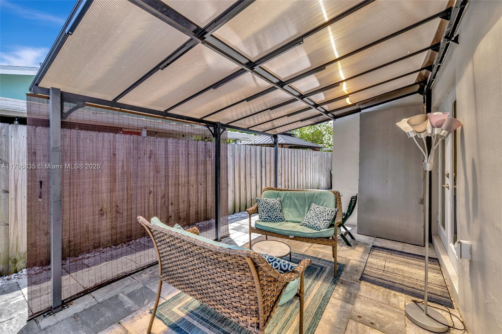 2751 NE 9th Ter 2751