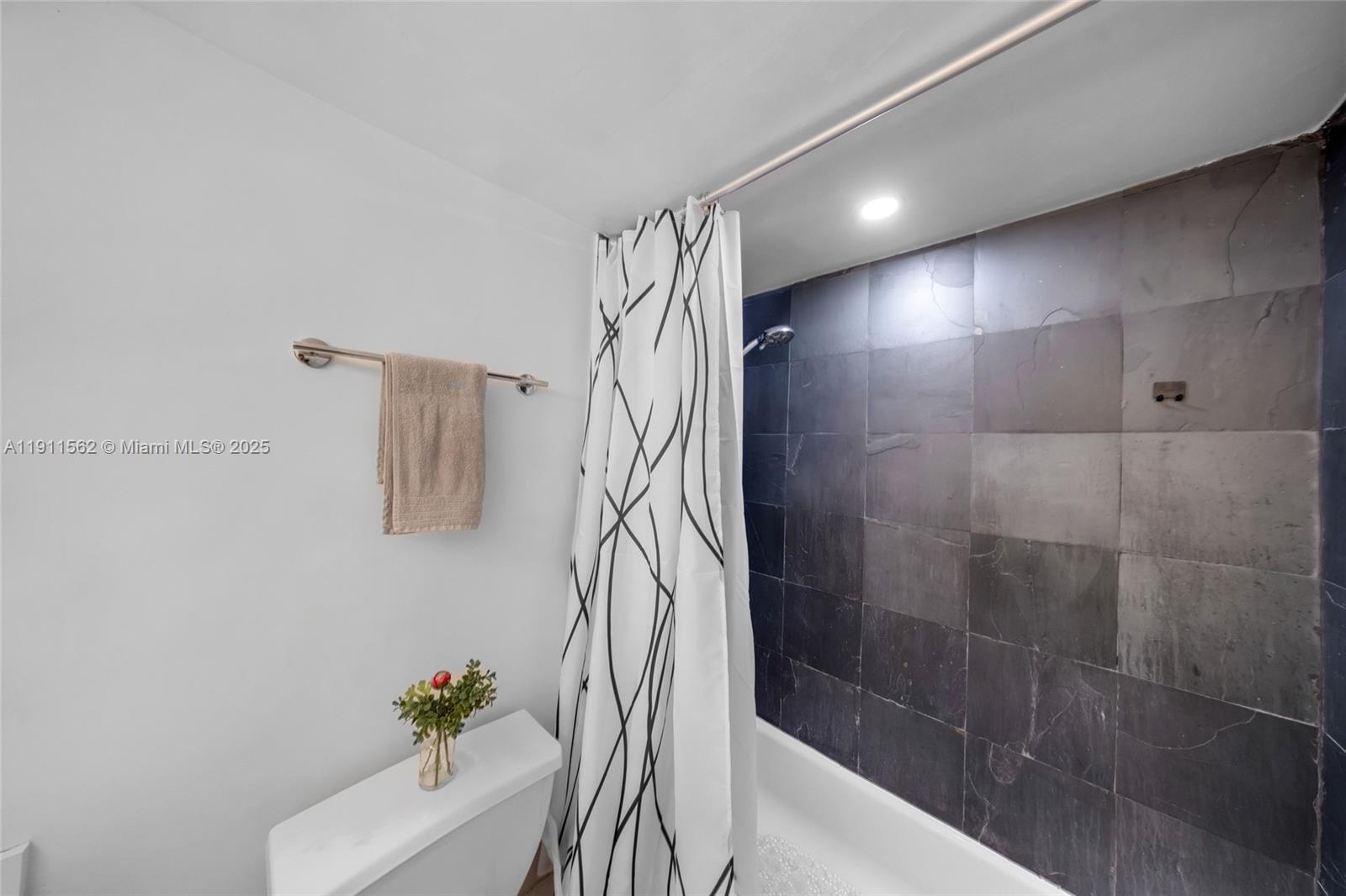 MIRADOR 1000 CONDO - Residential Lease