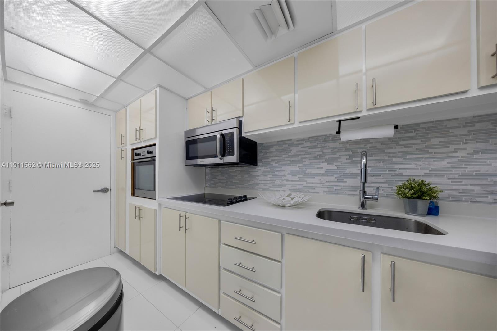 MIRADOR 1000 CONDO - Residential Lease