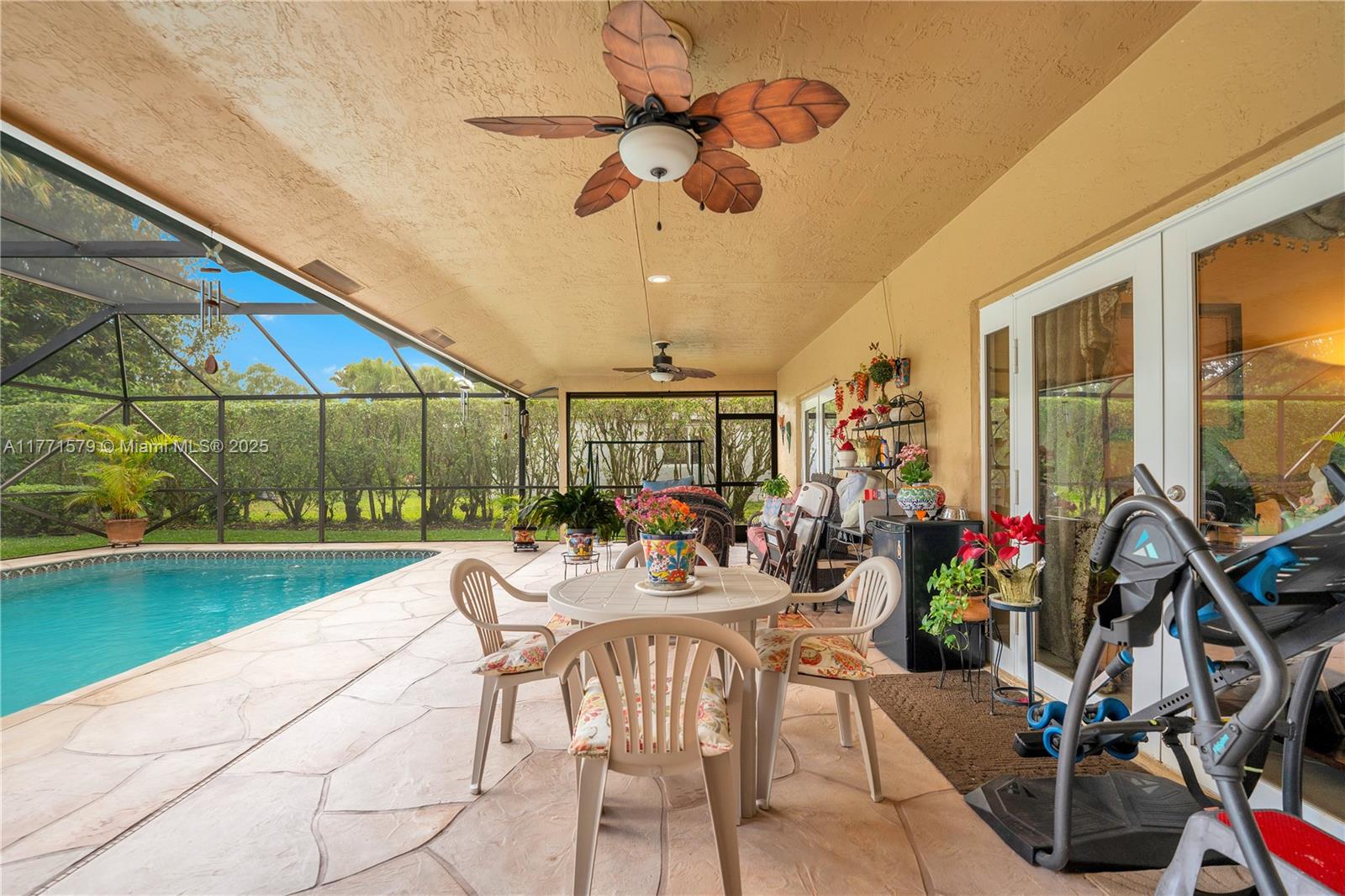 PINE RIDGE - Residential