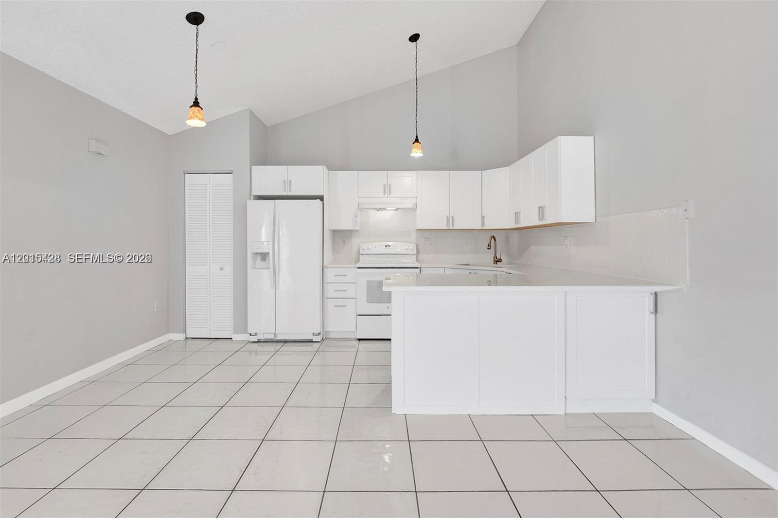 BOCA GARDENS - Residential