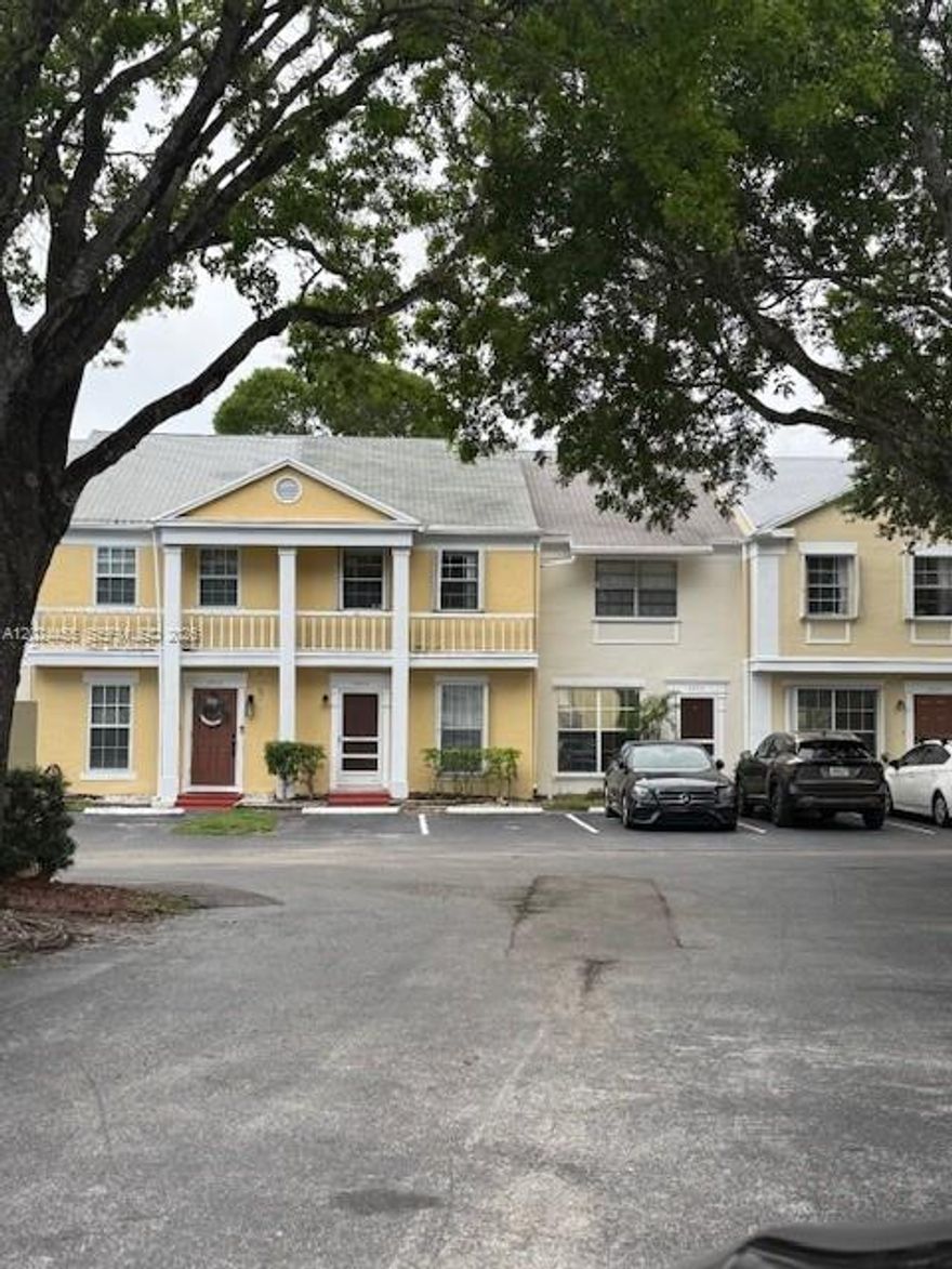 Beautiful Lakefront townhouse in Rock Creek Crown Colony.  Sip a cold drink while you fish, kayak, or paddle board on the large lake.  Walk the kids to the A rated school across the complex and enjoy the Community Center activities in the neighborhood. Knockdown ceilings, freshly painted, new stove, Accordian Storm shutters, bright and airy.