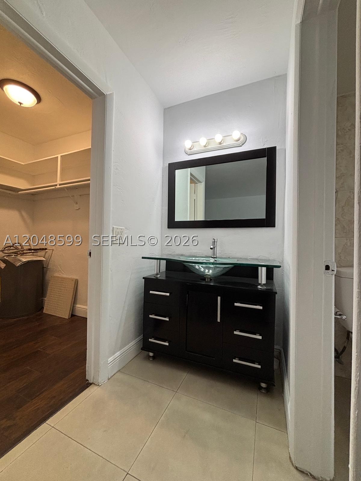 1860 Venice Park Dr 110