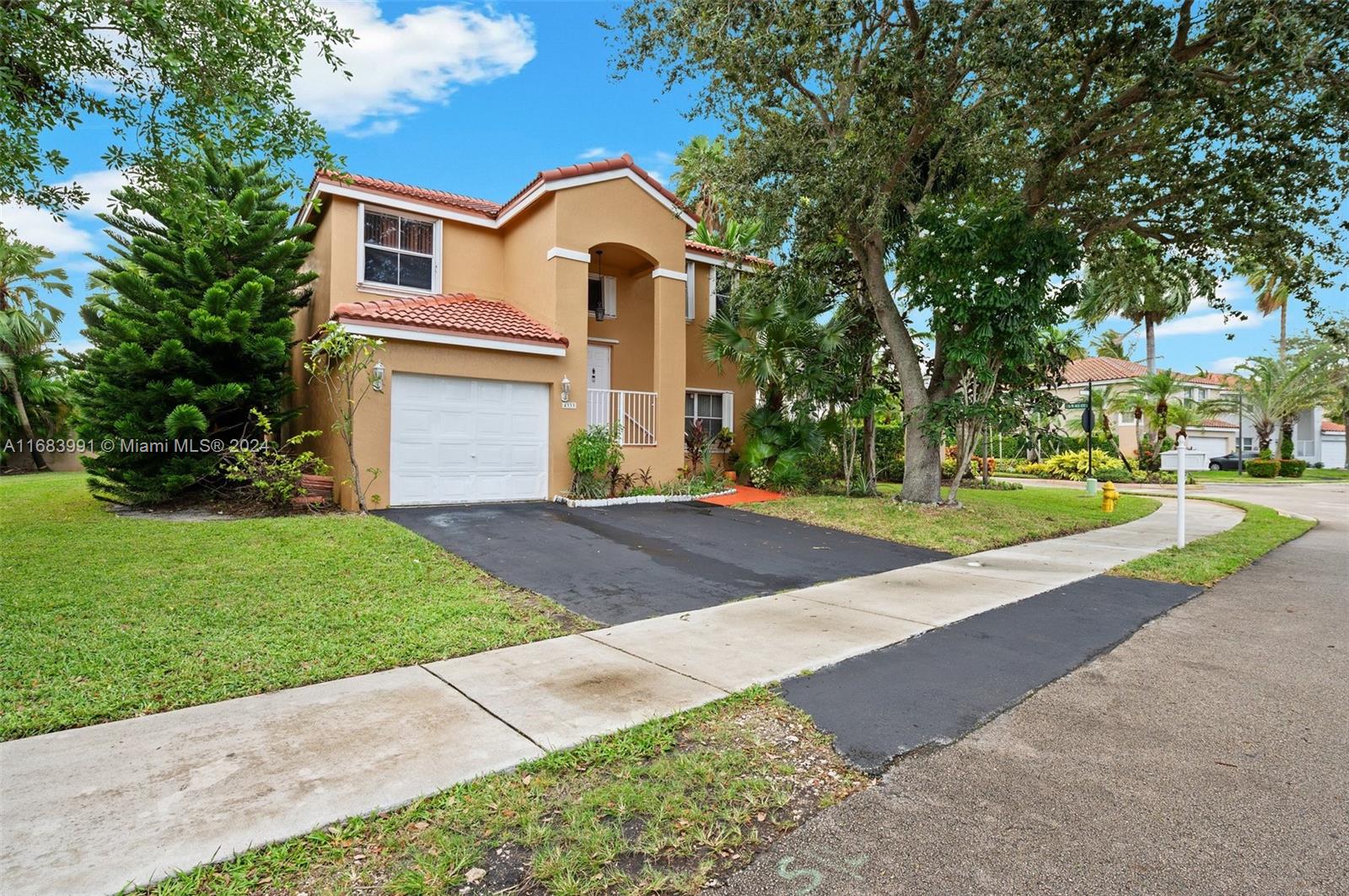 4333 Sw 84th Ter, Davie, Broward County, Florida - 3 Bedrooms  
3 Bathrooms - 