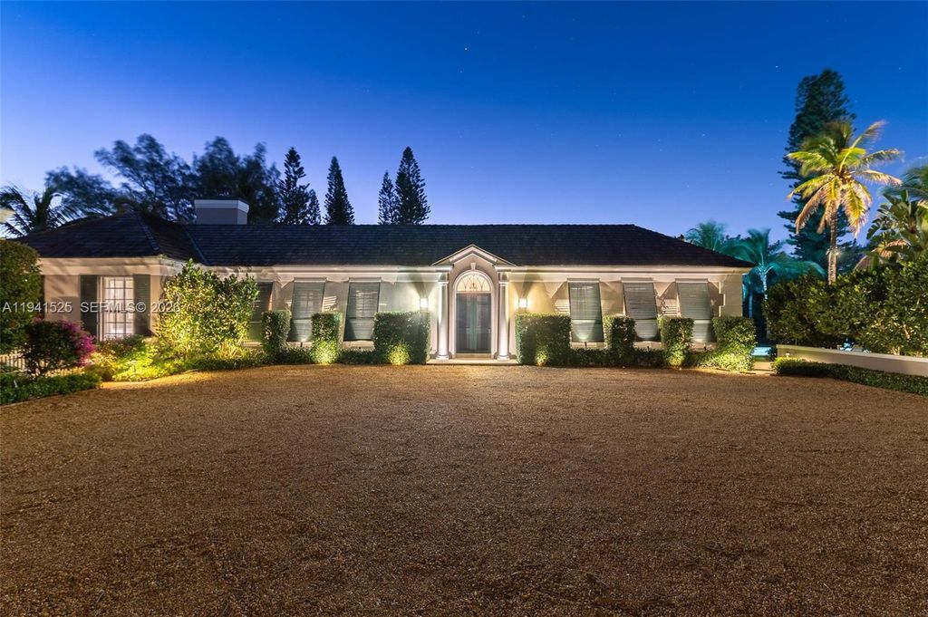 Photo of 21 S Beach Rd, Jupiter Island, FL 33455 (MLS # A11941525)