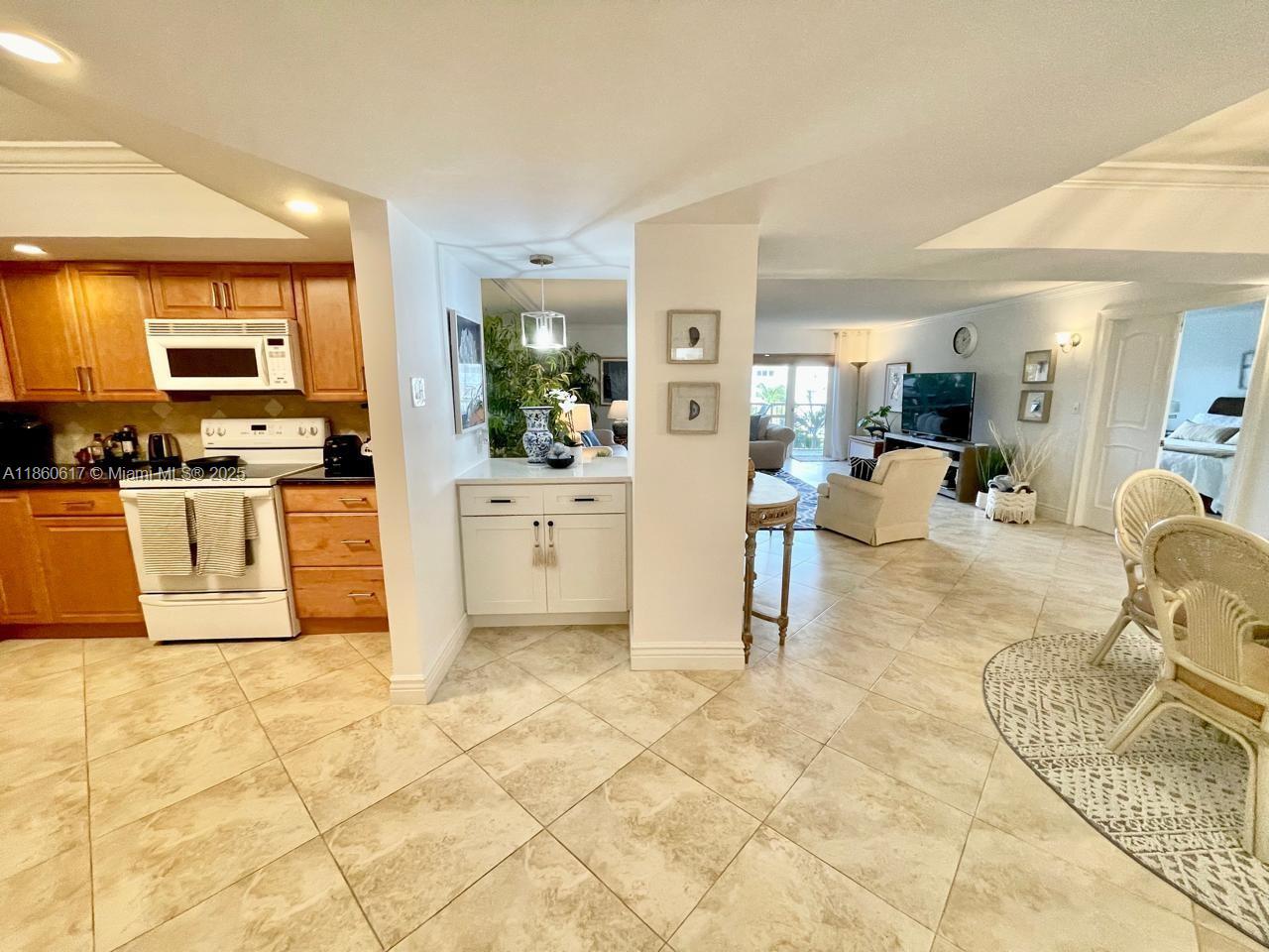 HAMPTON BEACH CLUB CONDO - Residential Lease