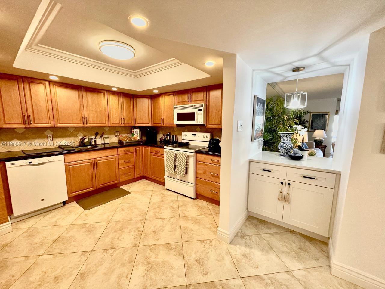 HAMPTON BEACH CLUB CONDO - Residential Lease