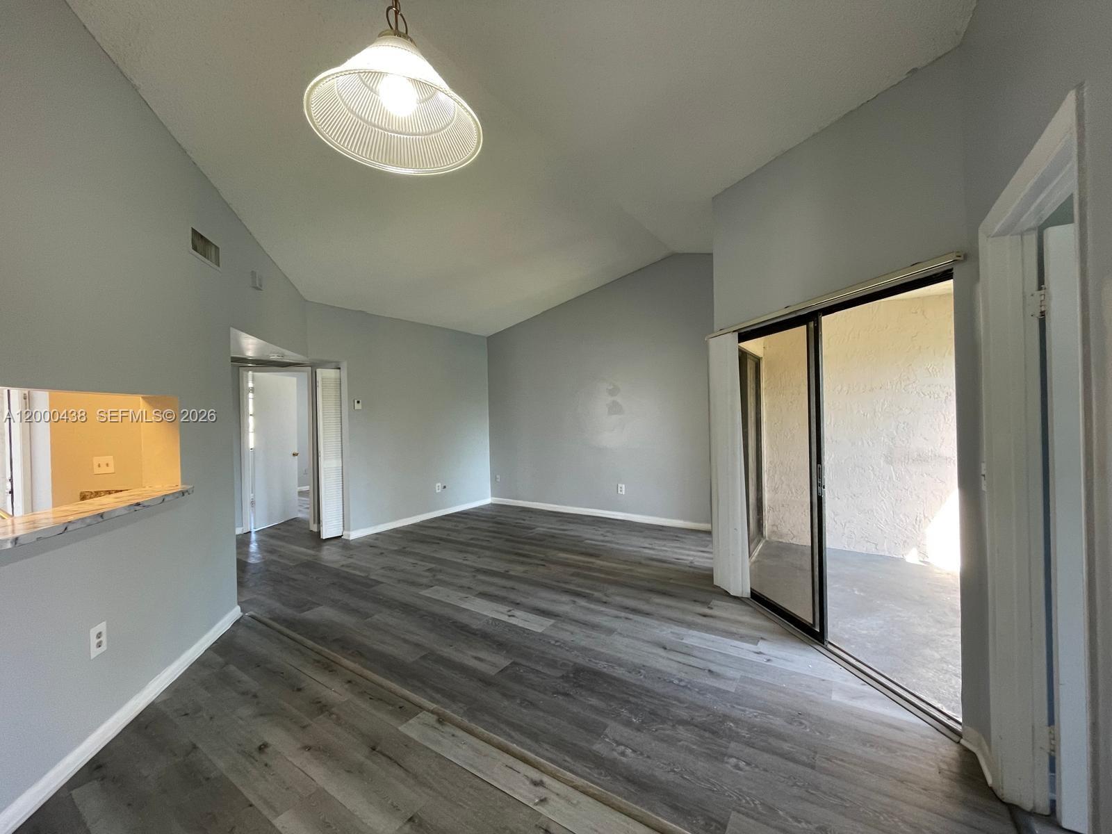 LAKESHORE CONDO 3 - Residential