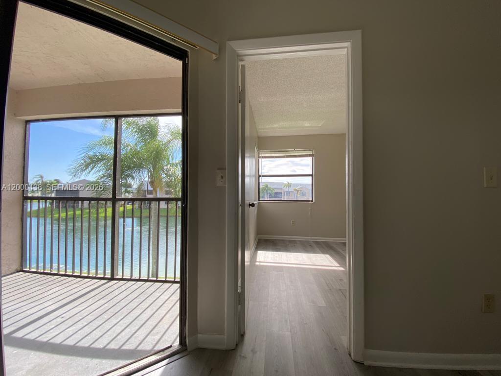 LAKESHORE CONDO 3 - Residential