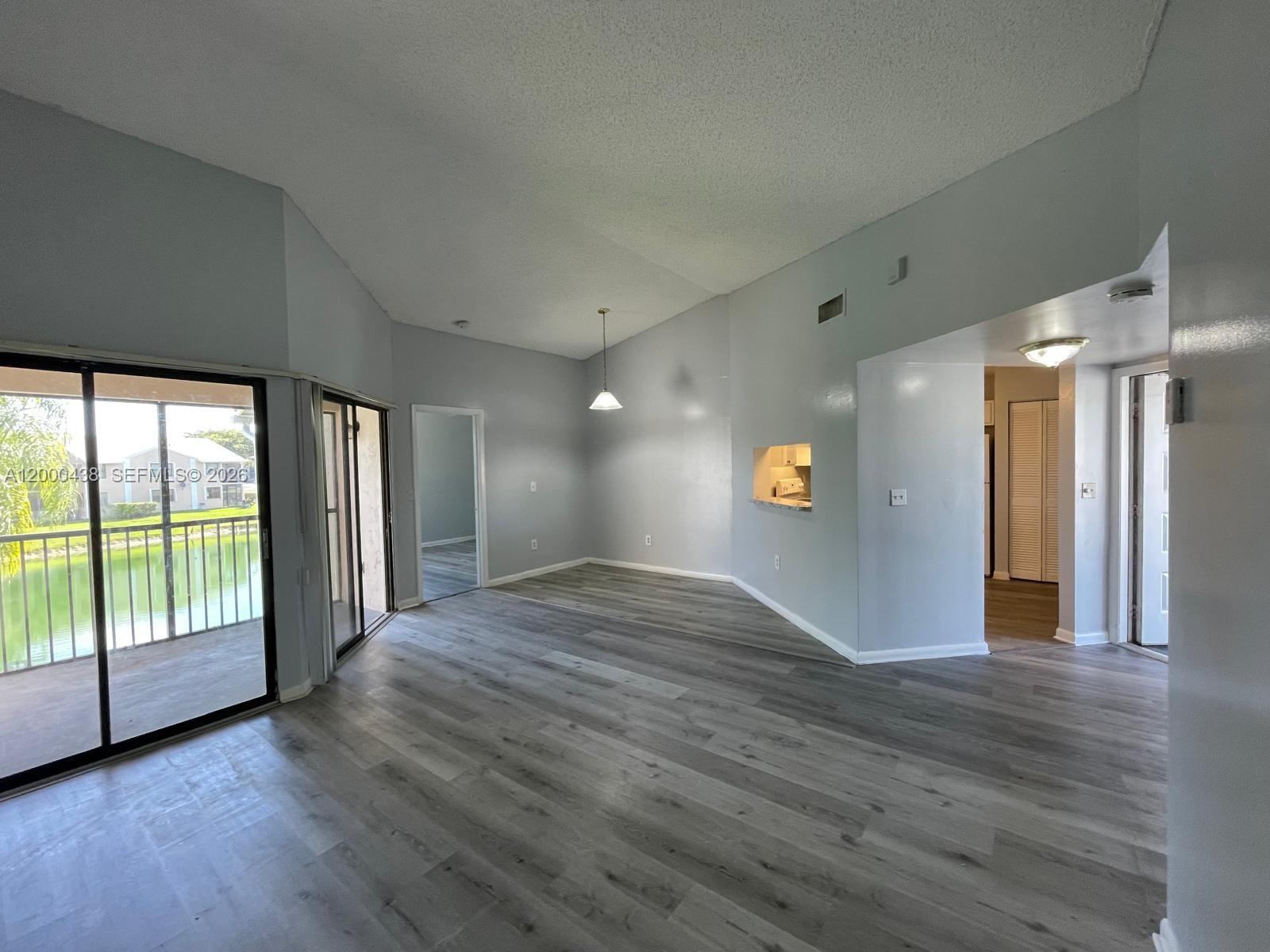 LAKESHORE CONDO 3 - Residential