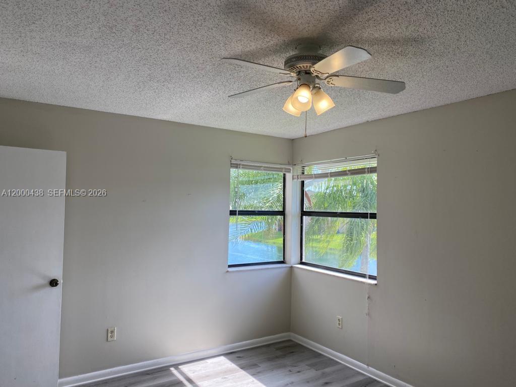 LAKESHORE CONDO 3 - Residential