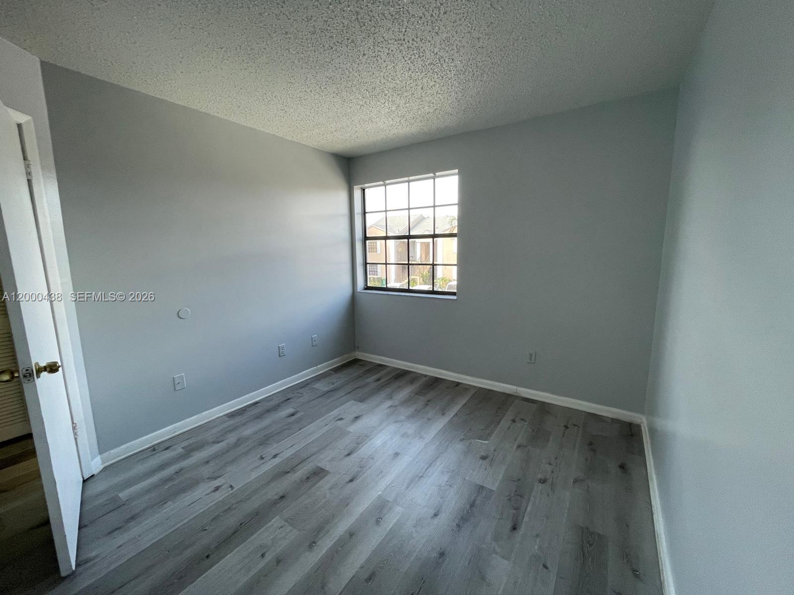 LAKESHORE CONDO 3 - Residential