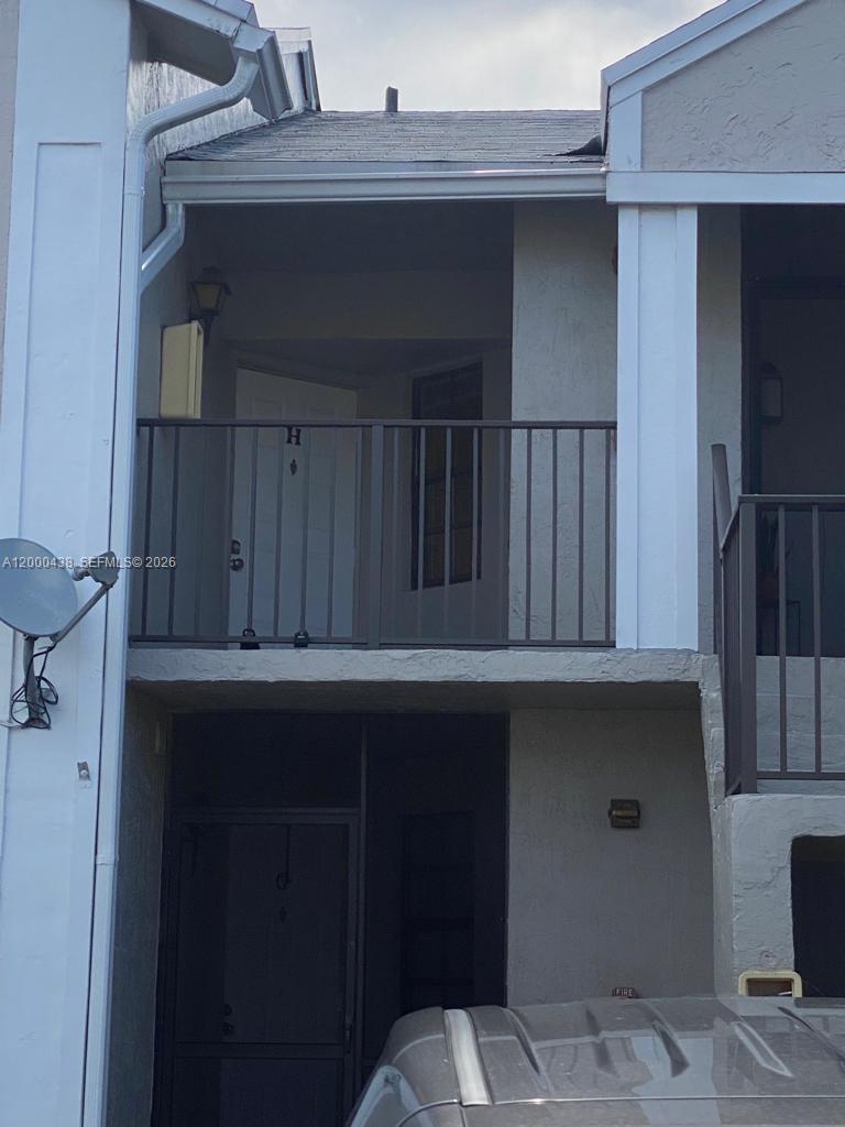 LAKESHORE CONDO 3 - Residential