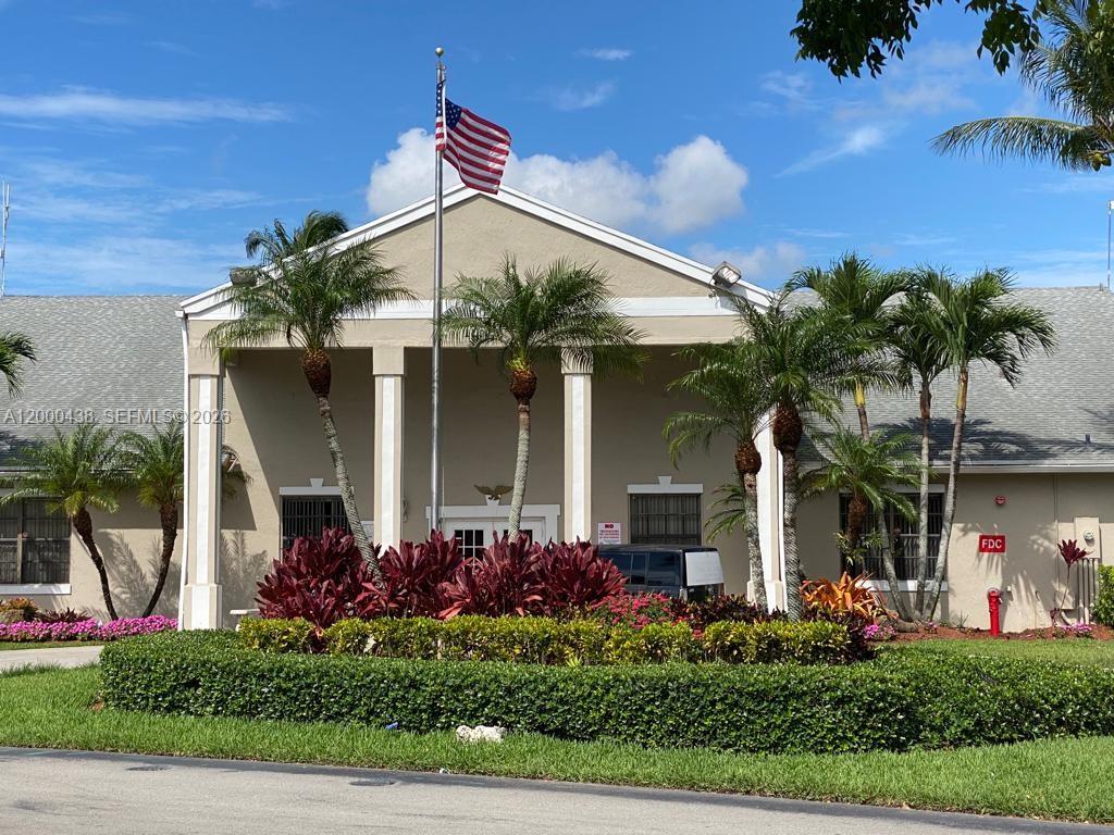 LAKESHORE CONDO 3 - Residential