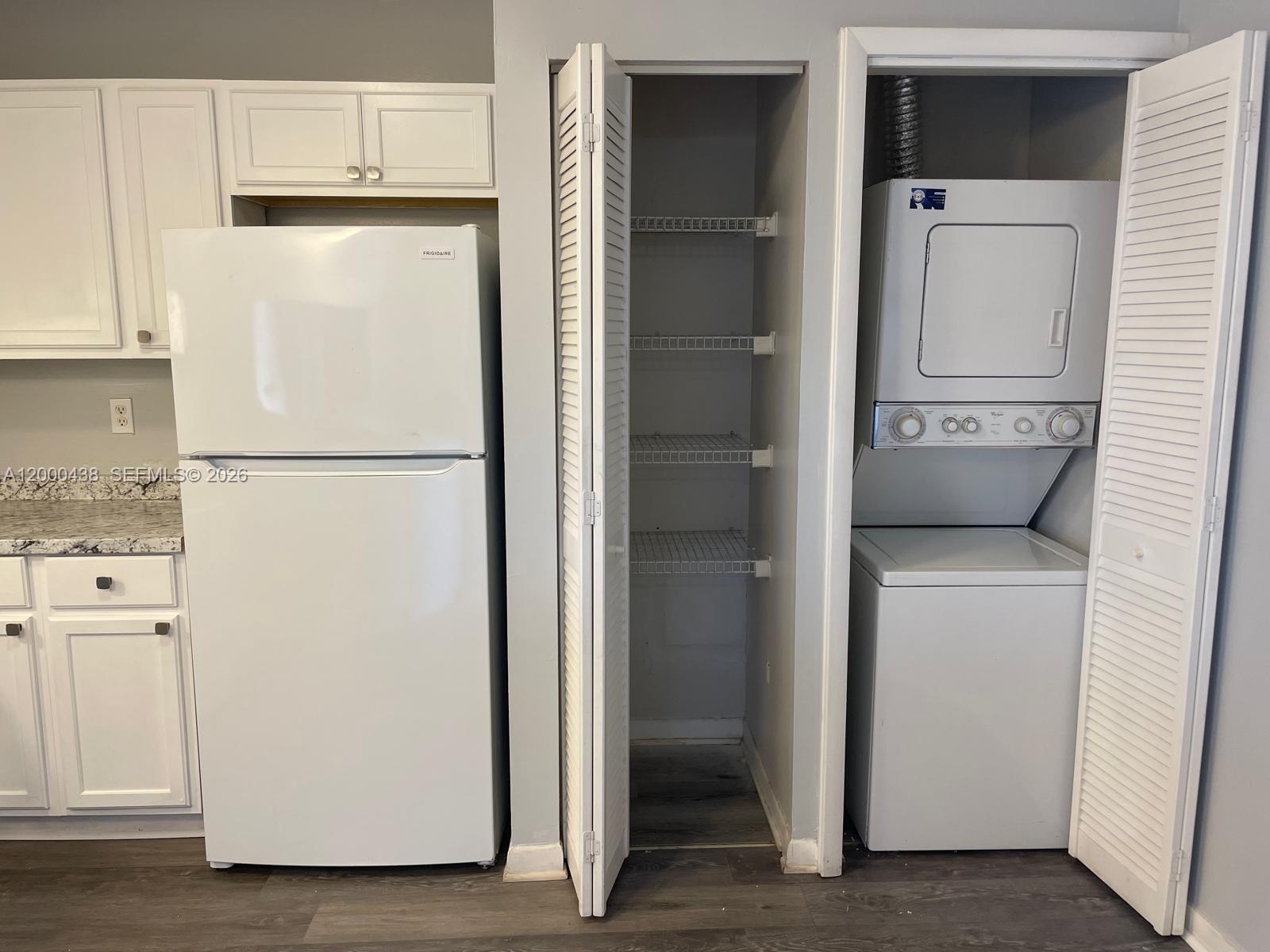 LAKESHORE CONDO 3 - Residential