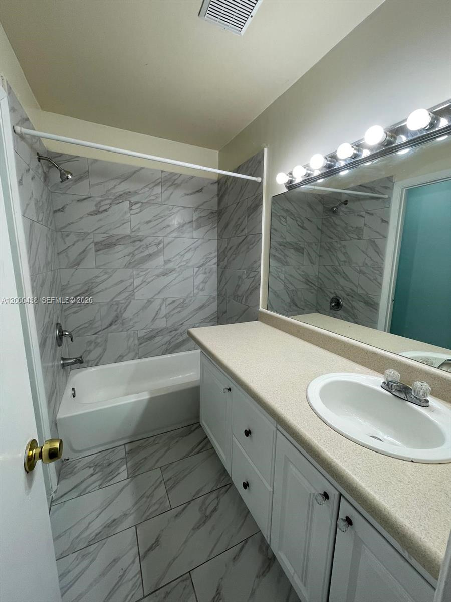 LAKESHORE CONDO 3 - Residential