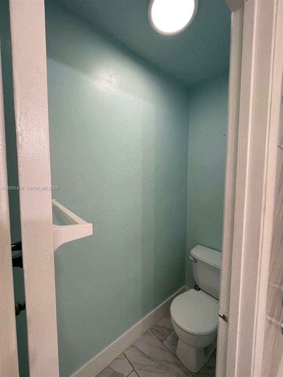 LAKESHORE CONDO 3 - Residential