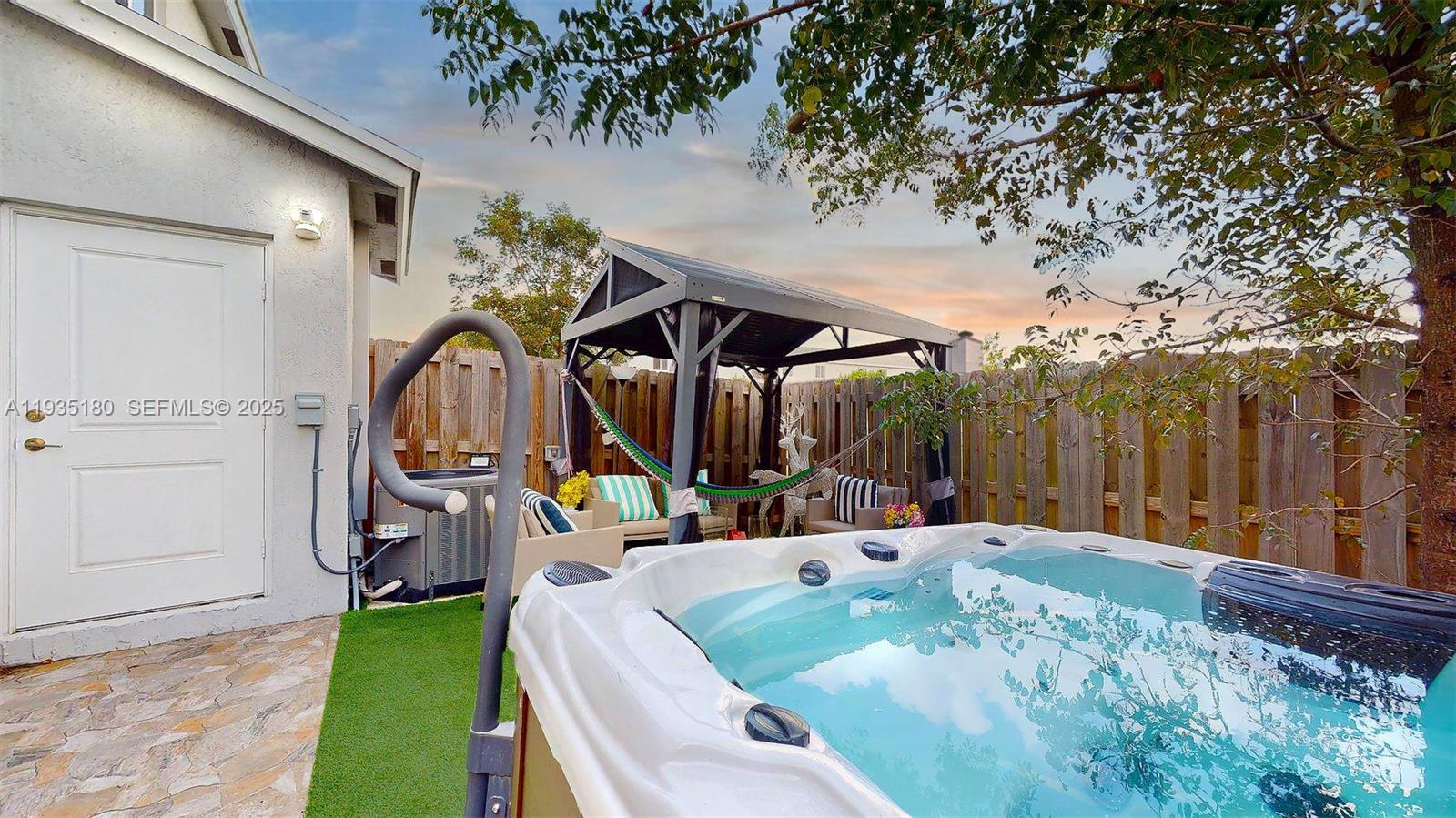 FOREST PARK VILLAS - Residential