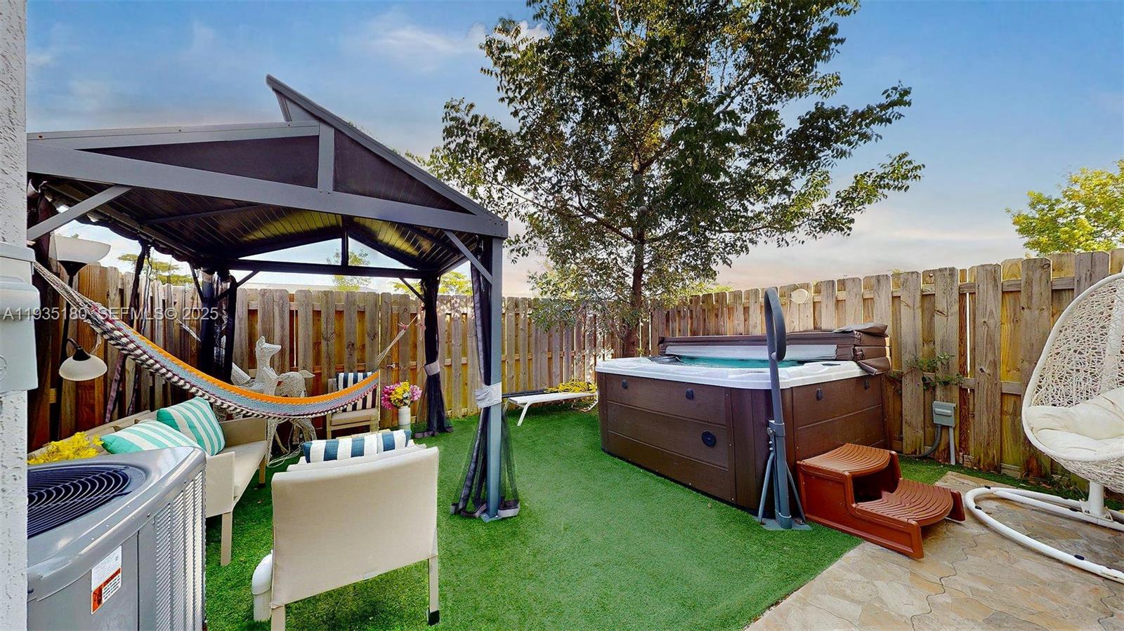 FOREST PARK VILLAS - Residential