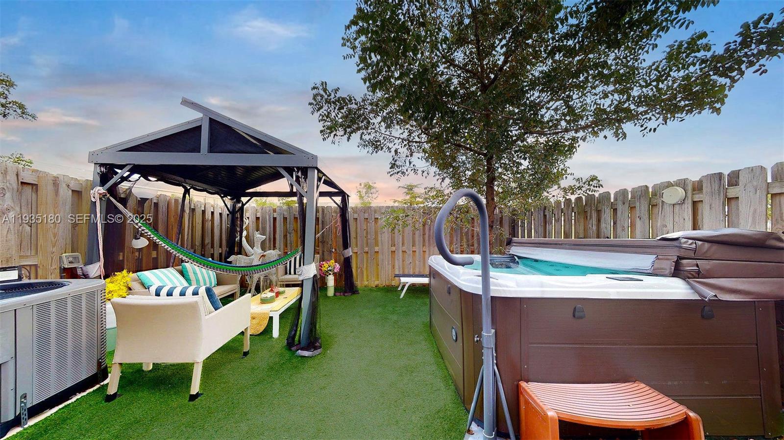 FOREST PARK VILLAS - Residential