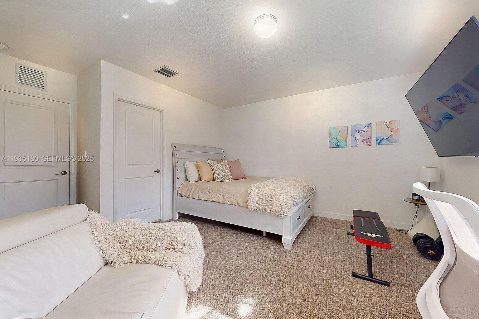 FOREST PARK VILLAS - Residential