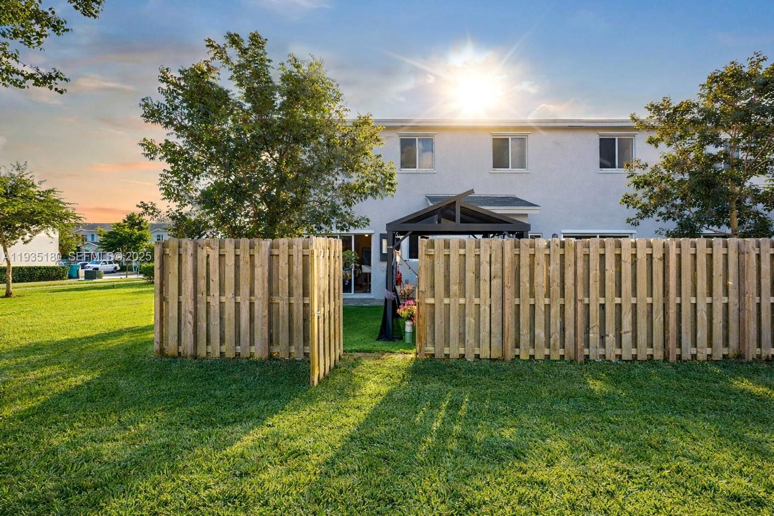 FOREST PARK VILLAS - Residential