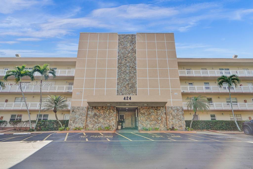 424 Se 10th St 205, Dania Beach, Miami-Dade County, Florida - 2 Bedrooms  
2 Bathrooms - 