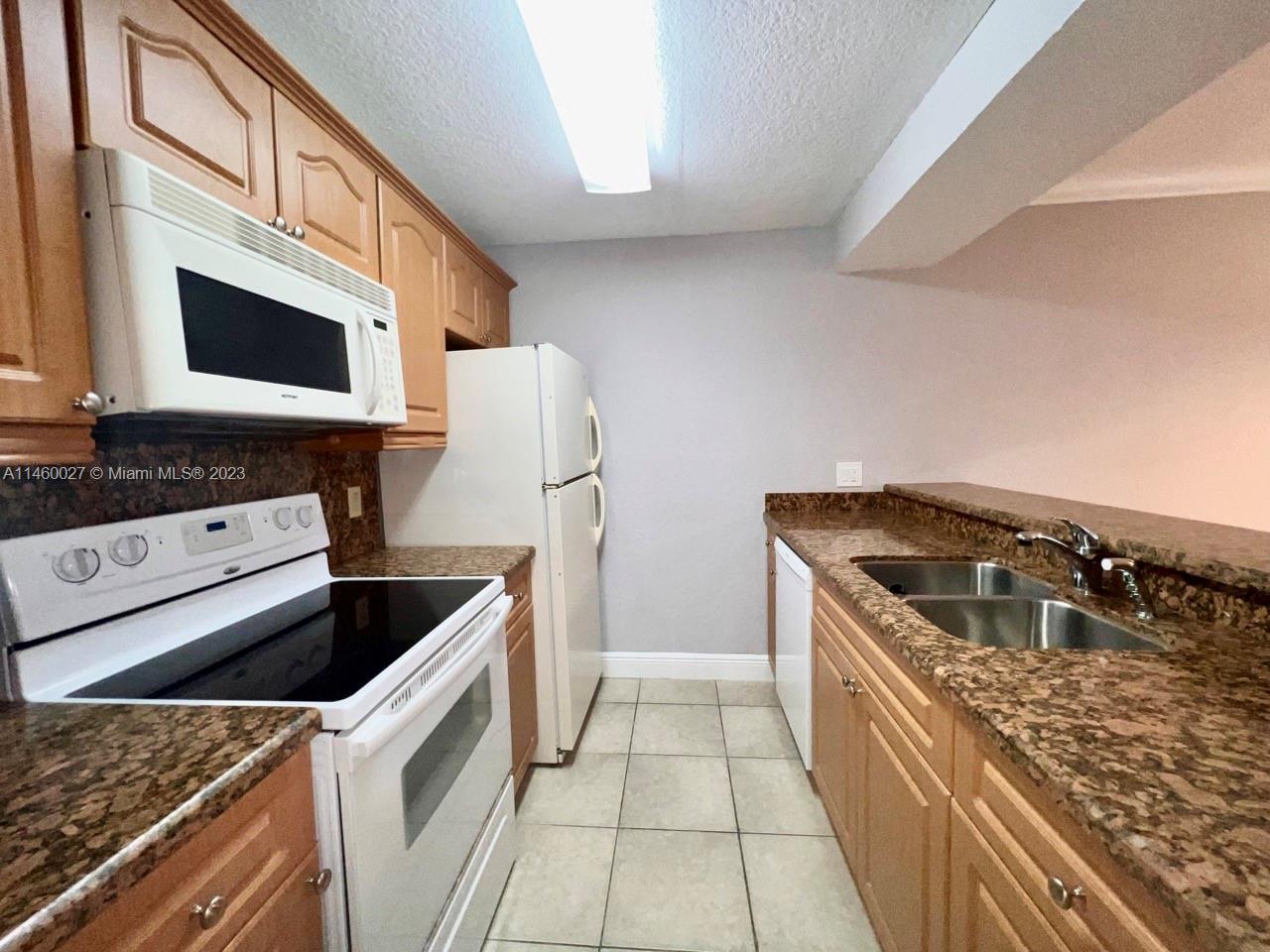 Centrally located near Downtown Doral, restaurants , shops and main highways. Spacious one bedroom and one bathroom unit . Amenities include four pools, tennis courts, gym, clubhouse, and security guard. Washer and Dryer inside the unit.