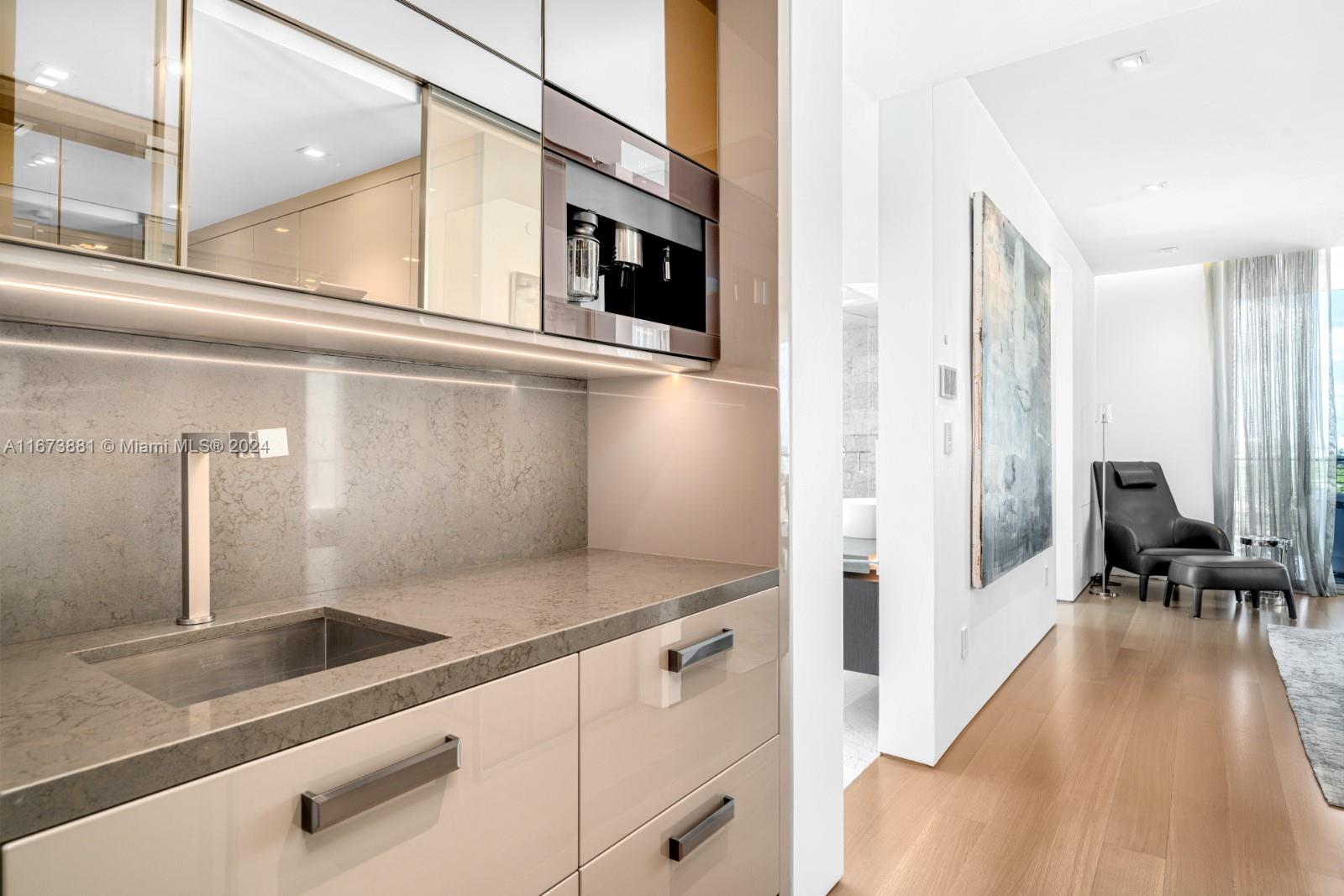 BEACH HOUSE 8 CONDO - Residential