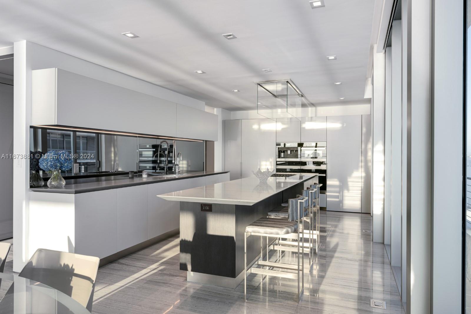 BEACH HOUSE 8 CONDO - Residential