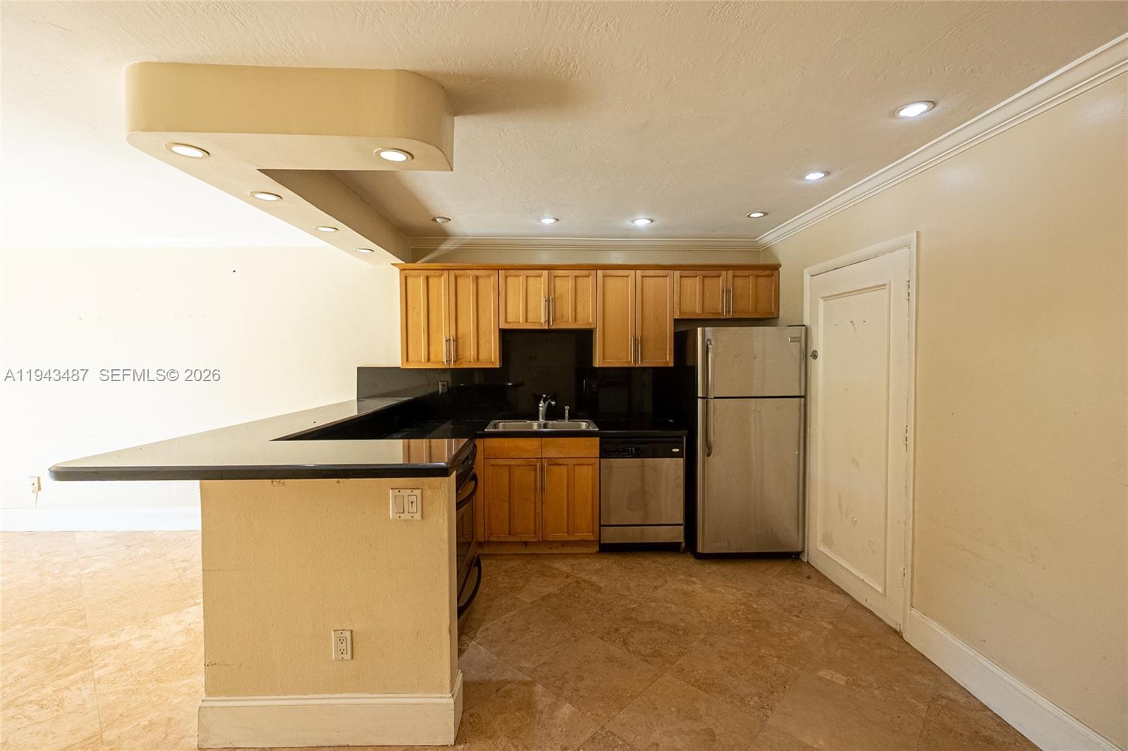 DADELAND CAPRI CONDO - Residential