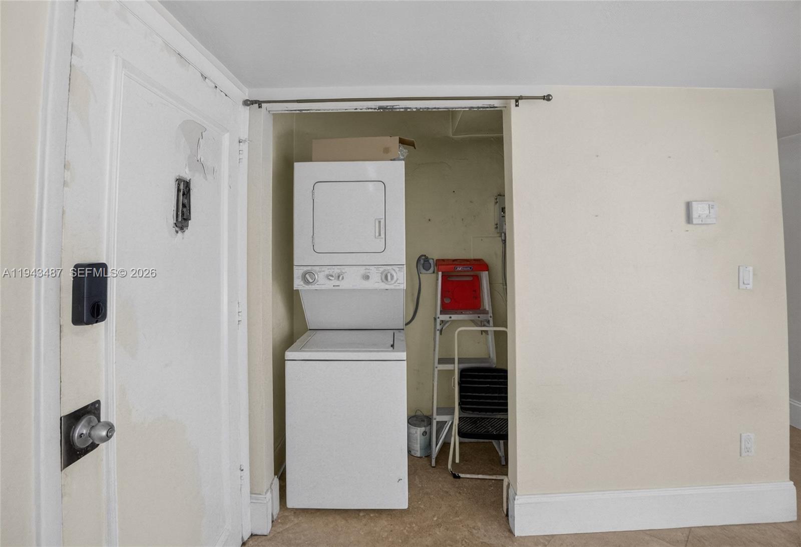 DADELAND CAPRI CONDO - Residential