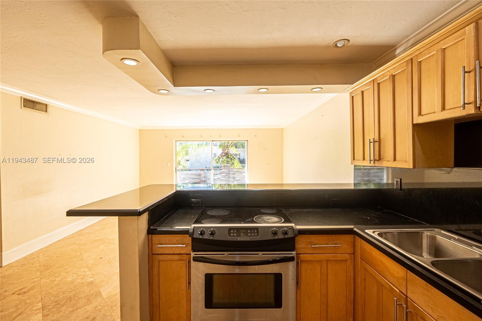 DADELAND CAPRI CONDO - Residential