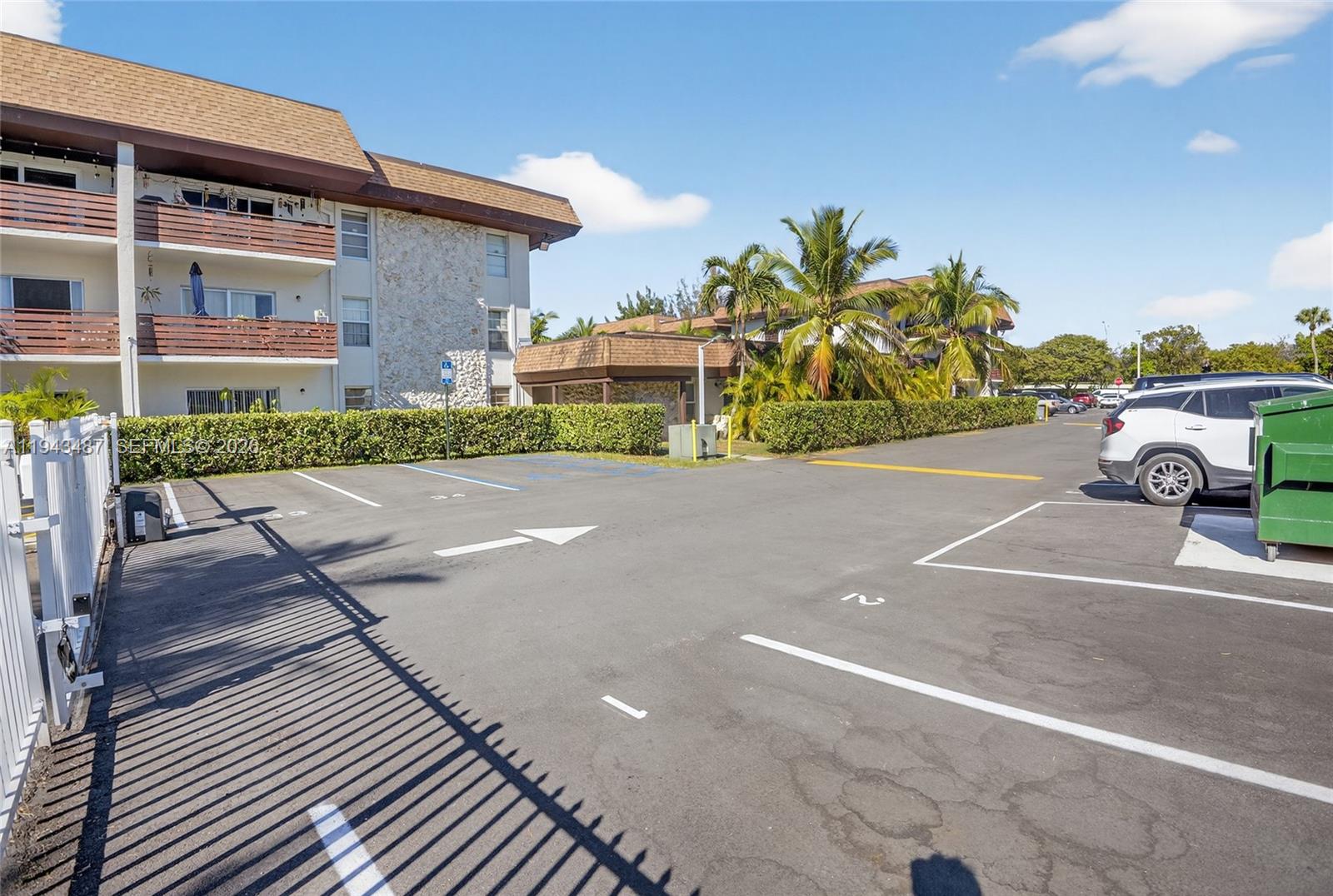 DADELAND CAPRI CONDO - Residential