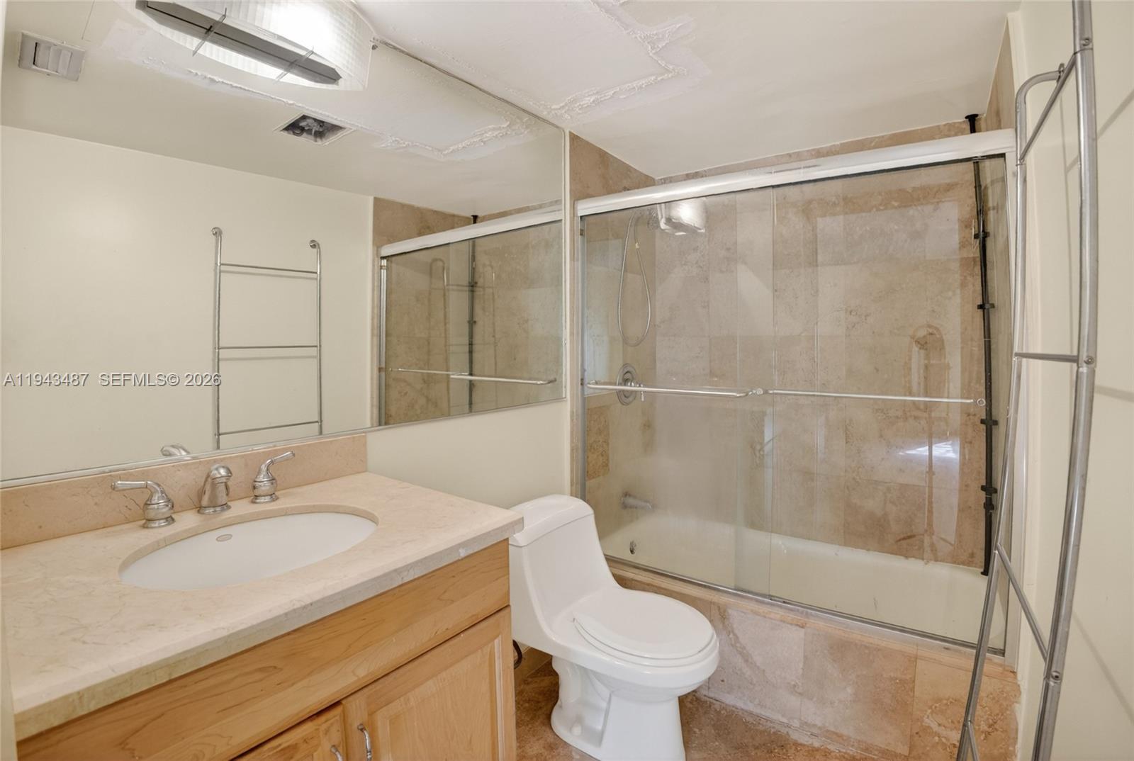 DADELAND CAPRI CONDO - Residential