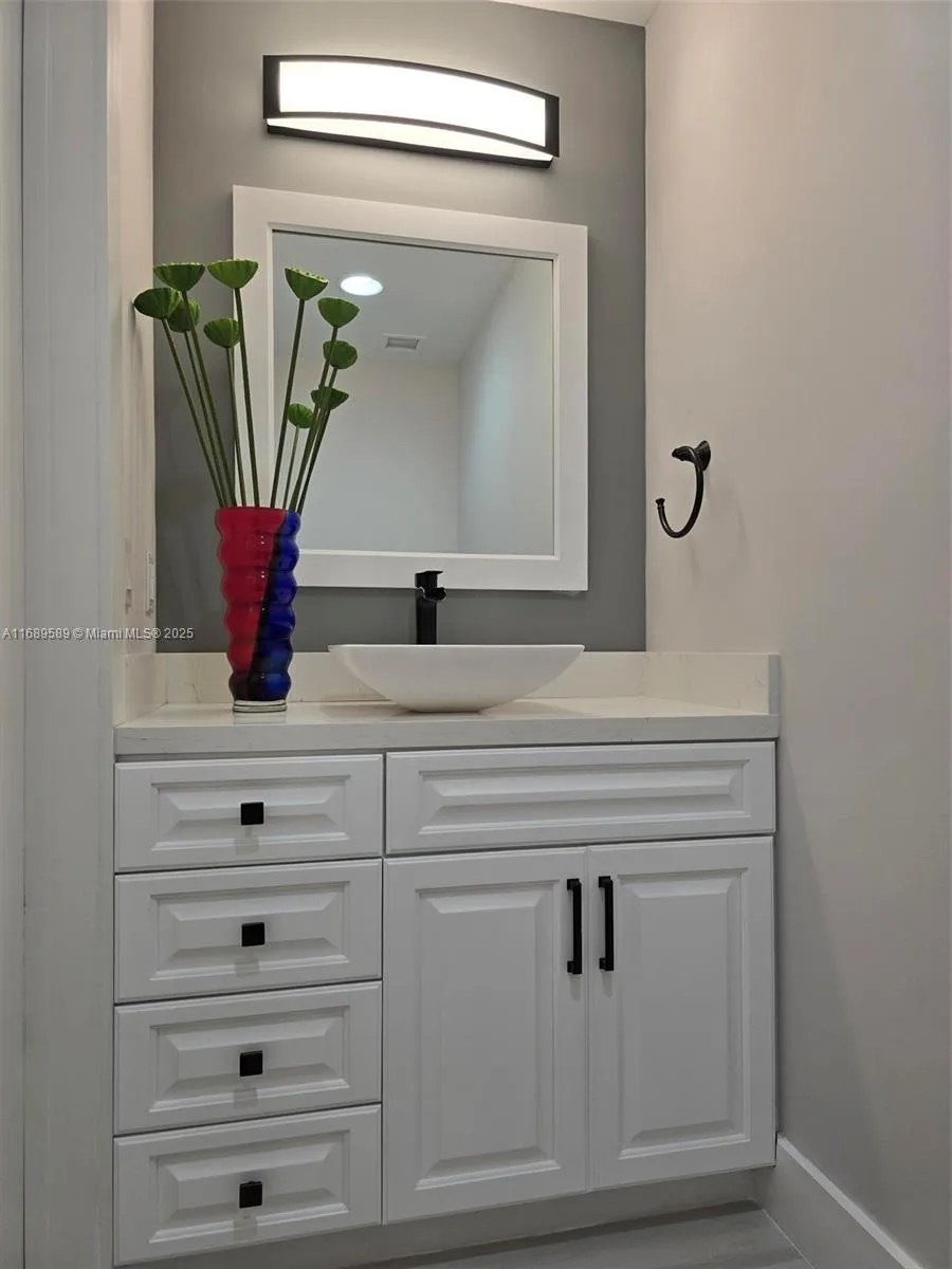 Coral Gables, Florida 33134, United States, 3 Bedrooms Bedrooms, ,4 BathroomsBathrooms,Residential,Active,33658