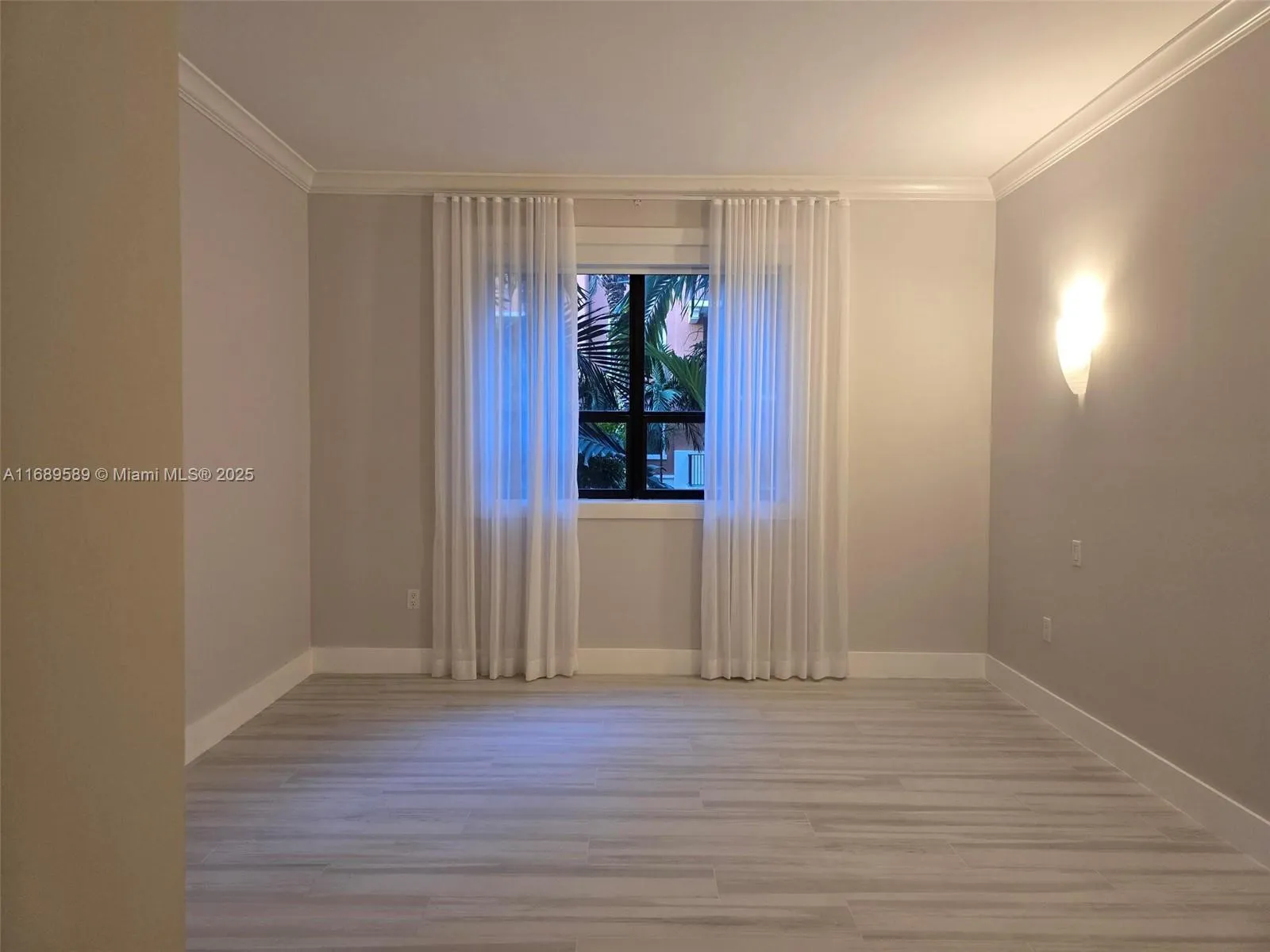 Coral Gables, Florida 33134, United States, 3 Bedrooms Bedrooms, ,4 BathroomsBathrooms,Residential,Active,33658