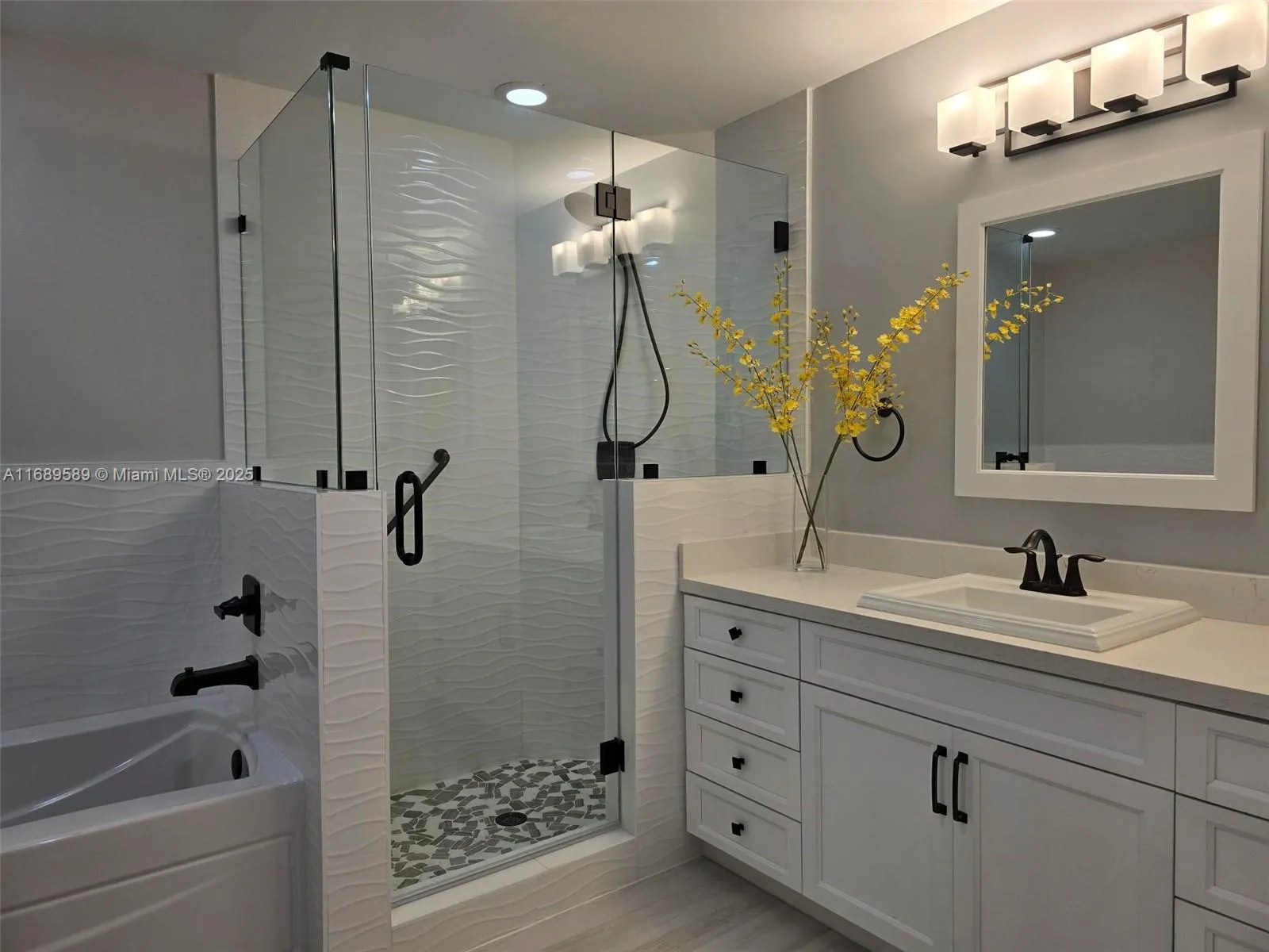 Coral Gables, Florida 33134, United States, 3 Bedrooms Bedrooms, ,4 BathroomsBathrooms,Residential,Active,33658