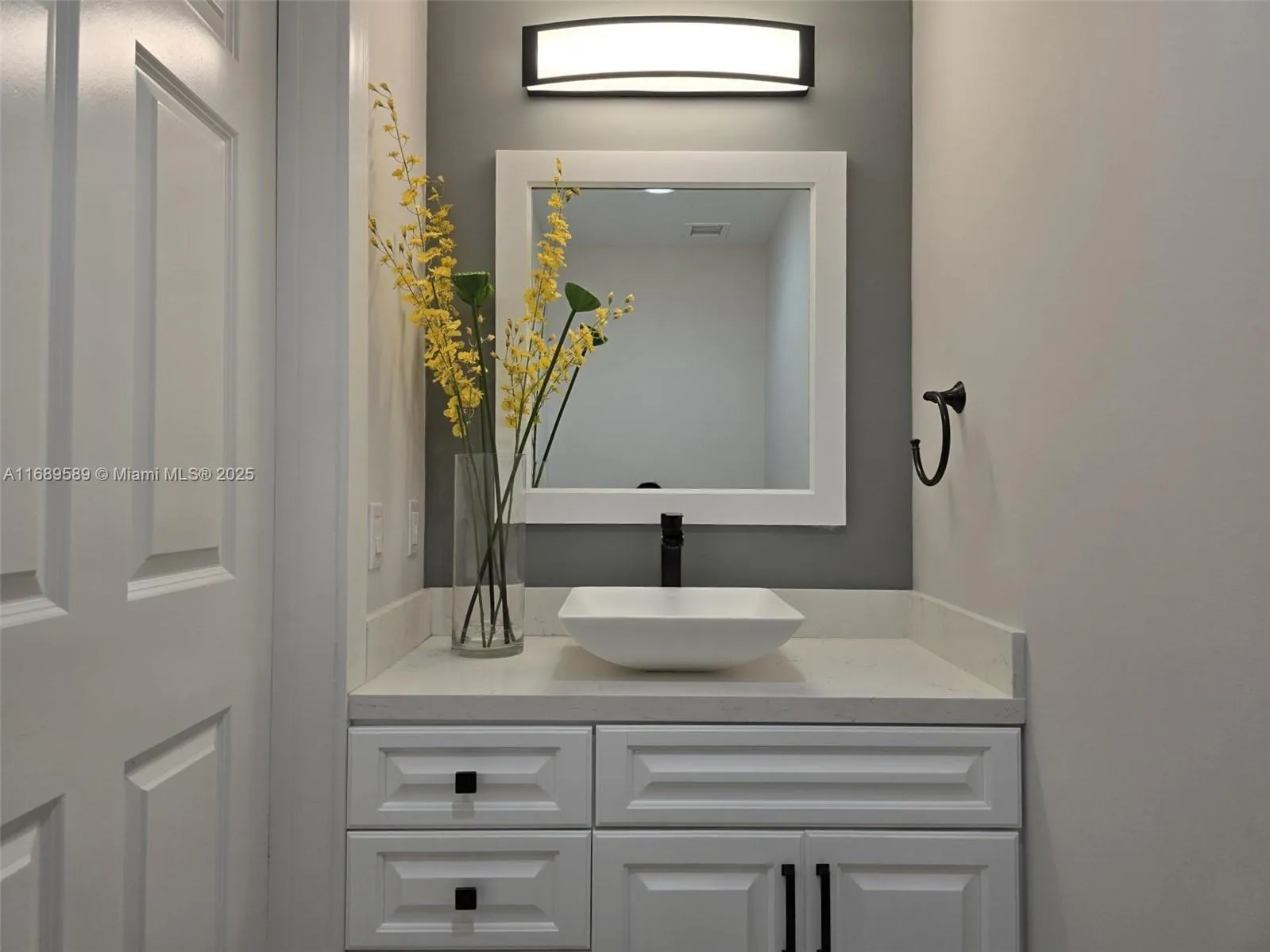 Coral Gables, Florida 33134, United States, 3 Bedrooms Bedrooms, ,4 BathroomsBathrooms,Residential,Active,33658