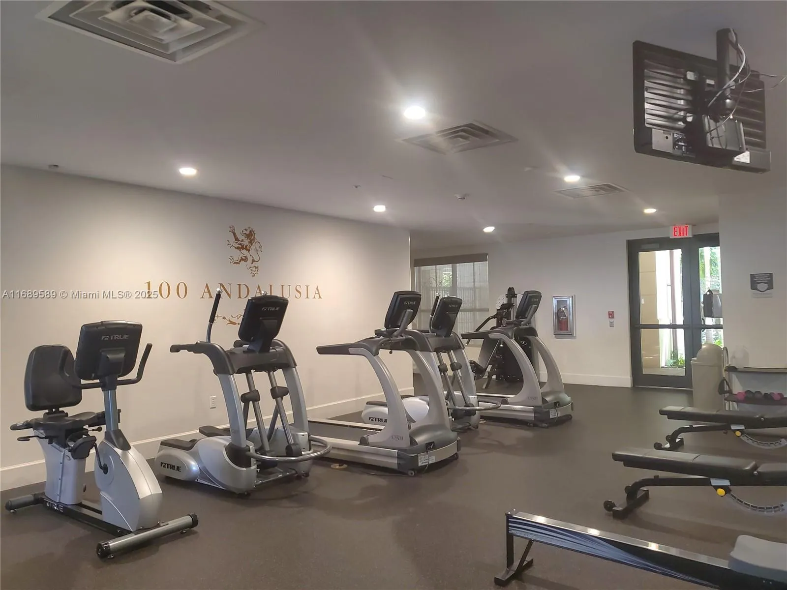 Coral Gables, Florida 33134, United States, 3 Bedrooms Bedrooms, ,4 BathroomsBathrooms,Residential,Active,33658