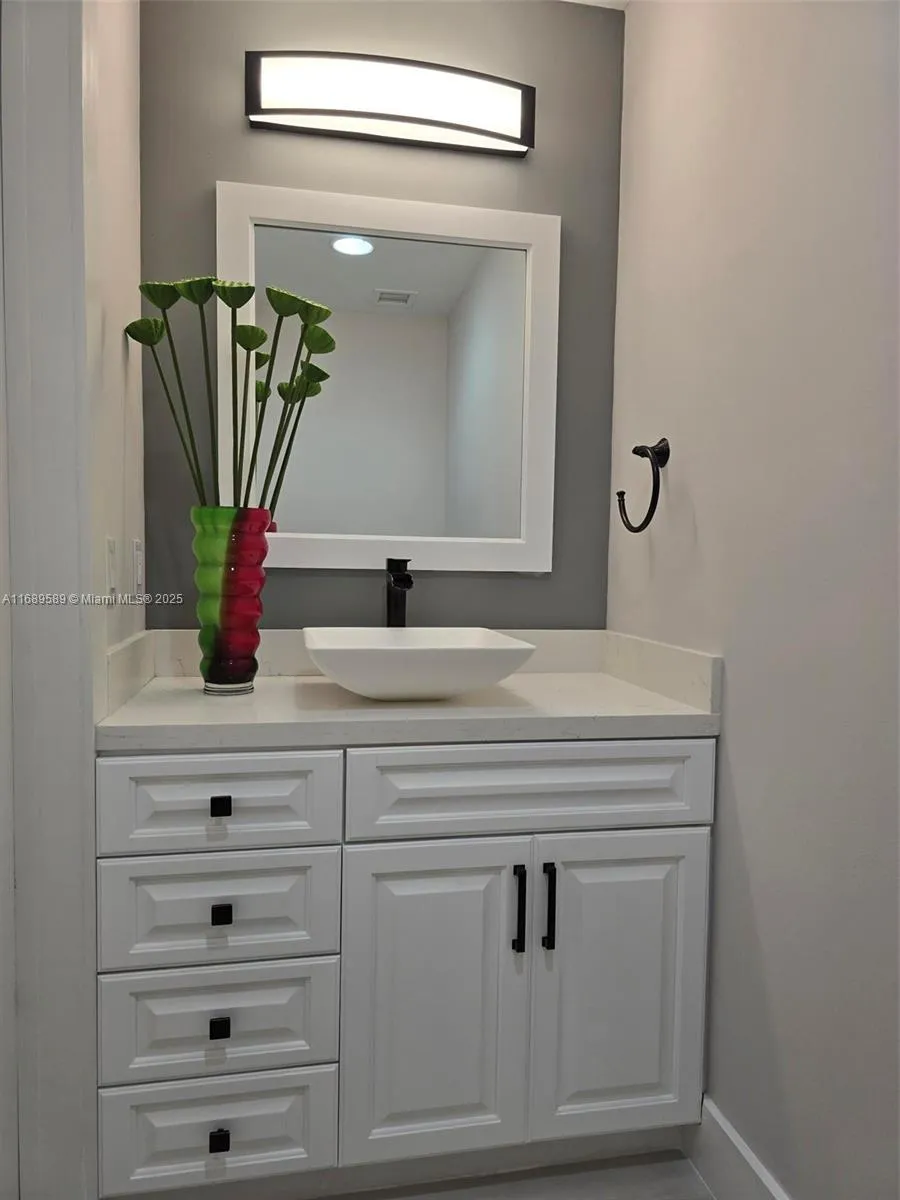 Coral Gables, Florida 33134, United States, 3 Bedrooms Bedrooms, ,4 BathroomsBathrooms,Residential,Active,33658