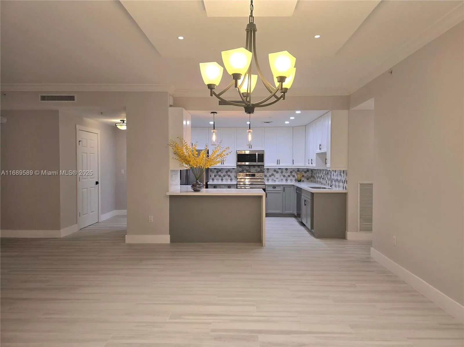 Coral Gables, Florida 33134, United States, 3 Bedrooms Bedrooms, ,4 BathroomsBathrooms,Residential,Active,33658